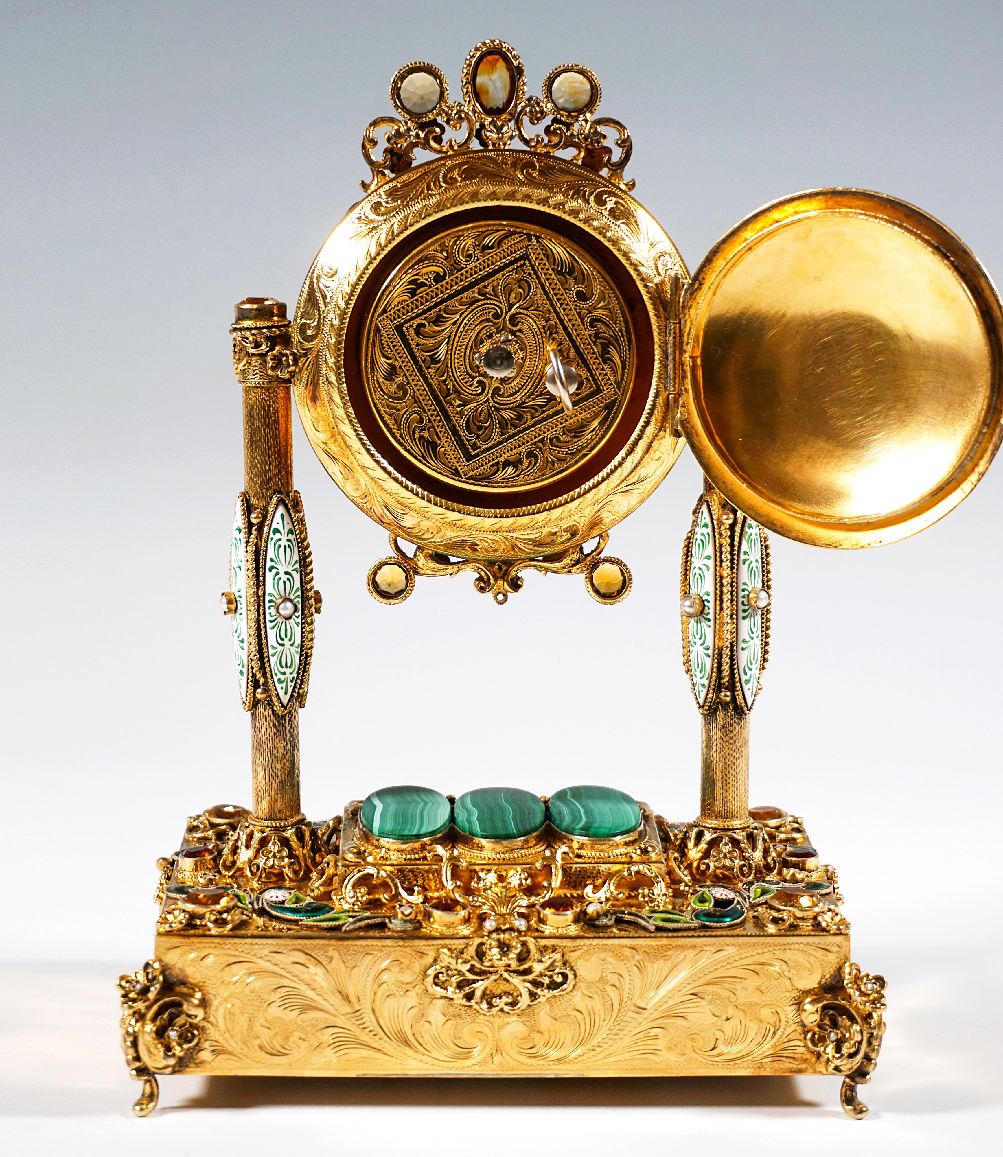 Reloj de Esplendor del Historicismo Vienés de Plata con Movimiento Musical, Alrededor de 1880 Chapado en oro en venta