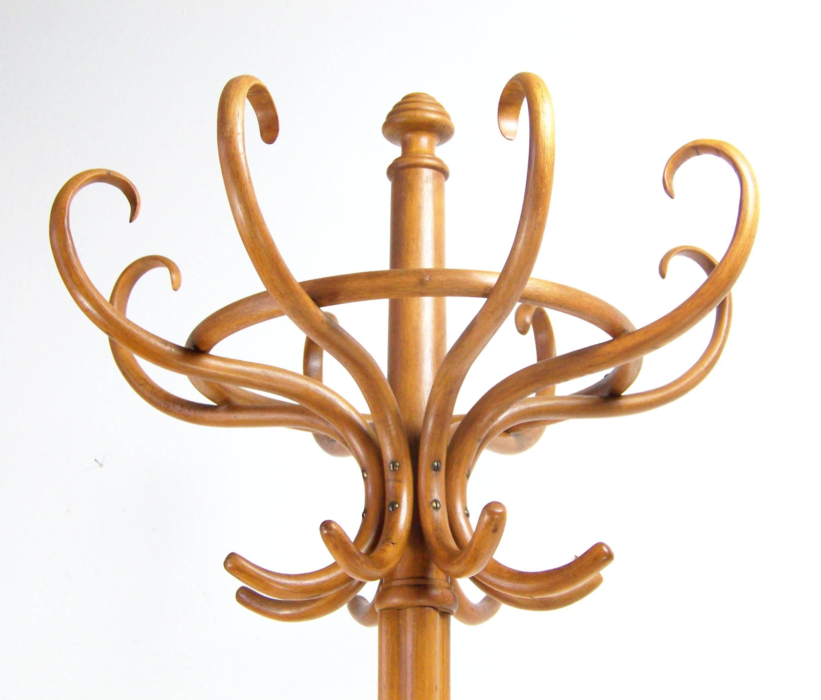 Manufactured in Austria by the Gebrüder Thonet company. According to design details, it is a model made after 1915. The original state with the signs of long-standing use. Cleaned and gentle re-polished with shellack finish. Original rare finish