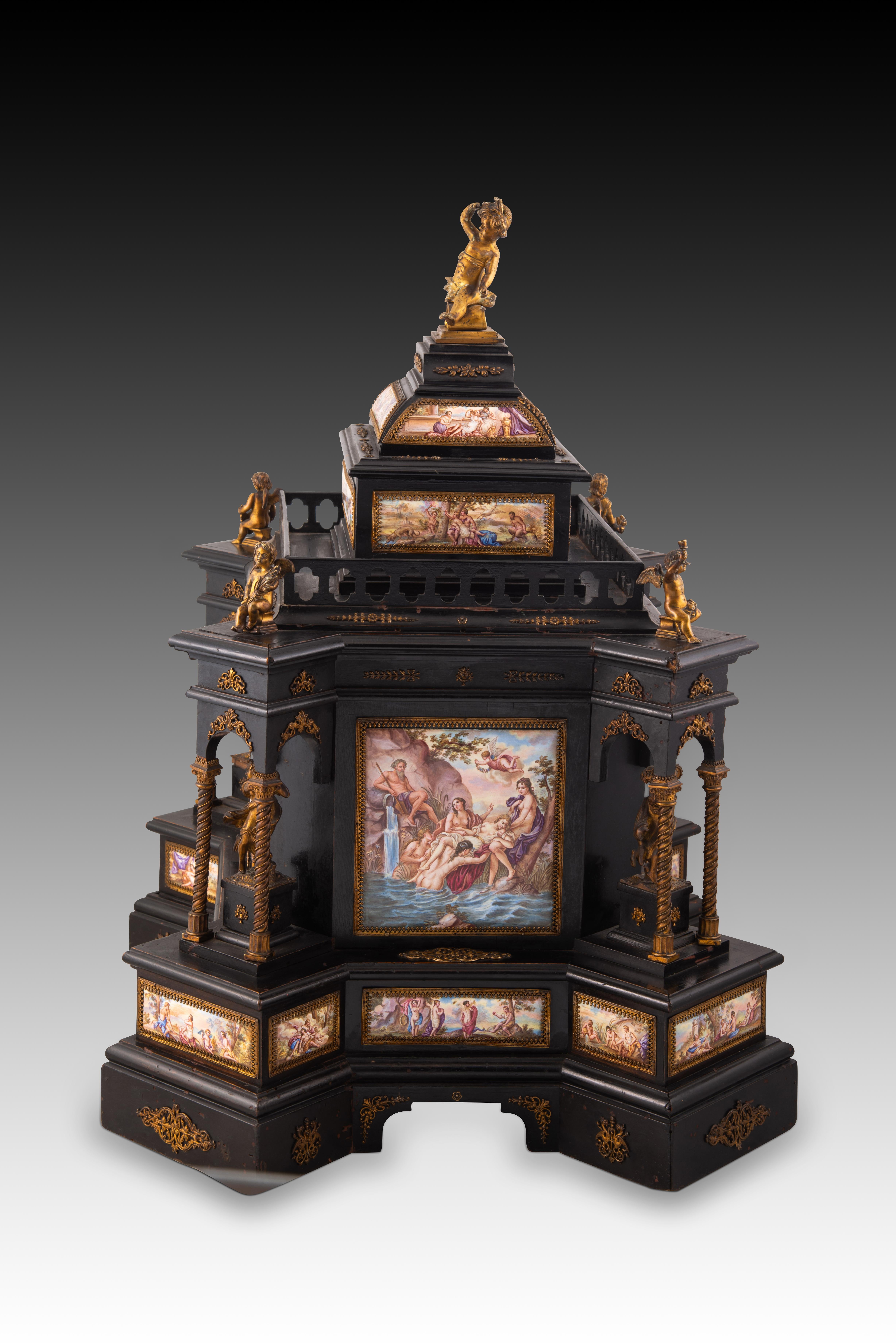 Neoclassical Revival Viennese tabletop jewelry box or chest. Austria, 19th century. For Sale