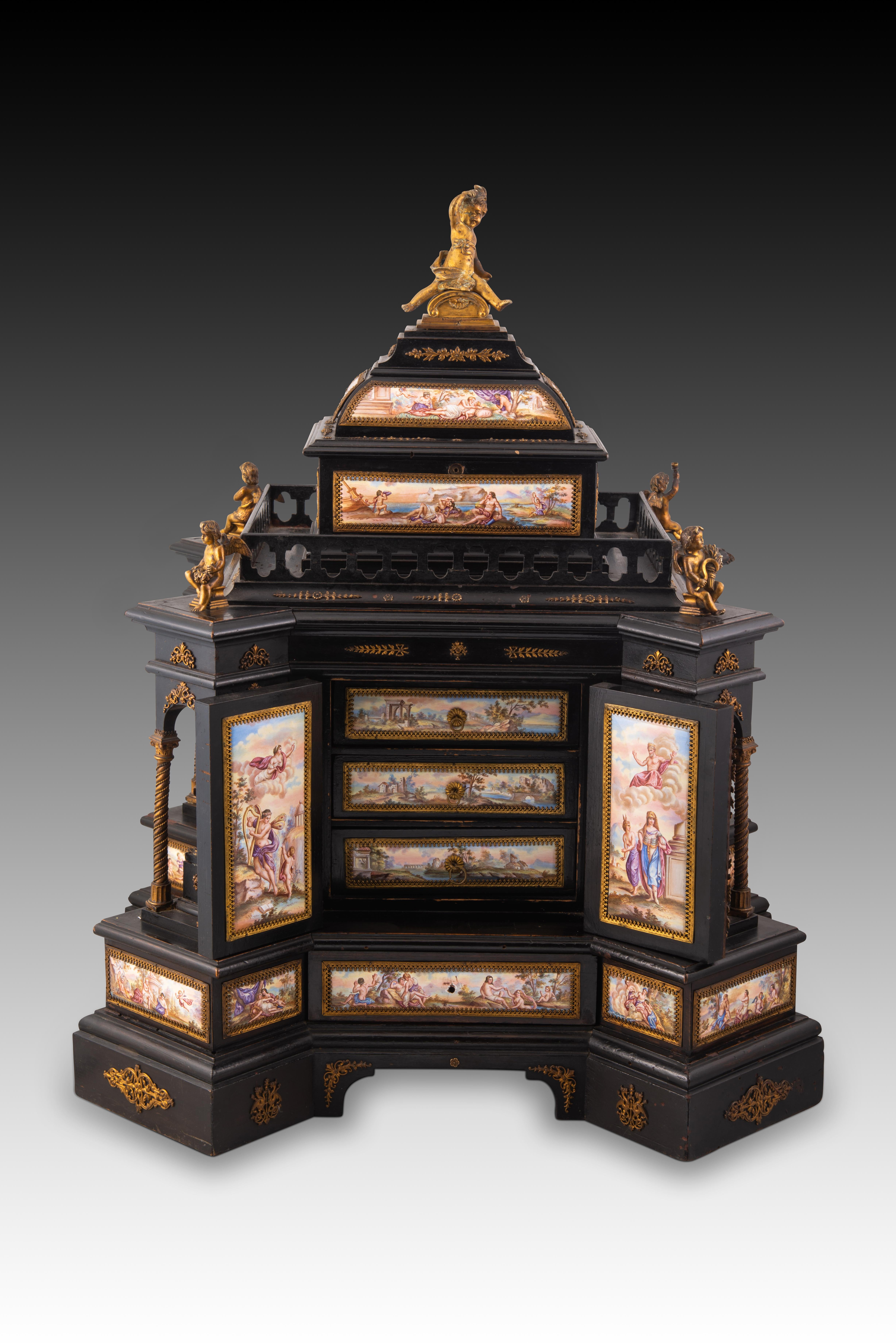 Viennese tabletop jewelry box or chest. Austria, 19th century. In Fair Condition For Sale In Madrid, ES