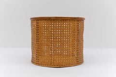 Cestino viennese in vimini Mid-Century Modern realizzato a mano, Austria, anni '50`.