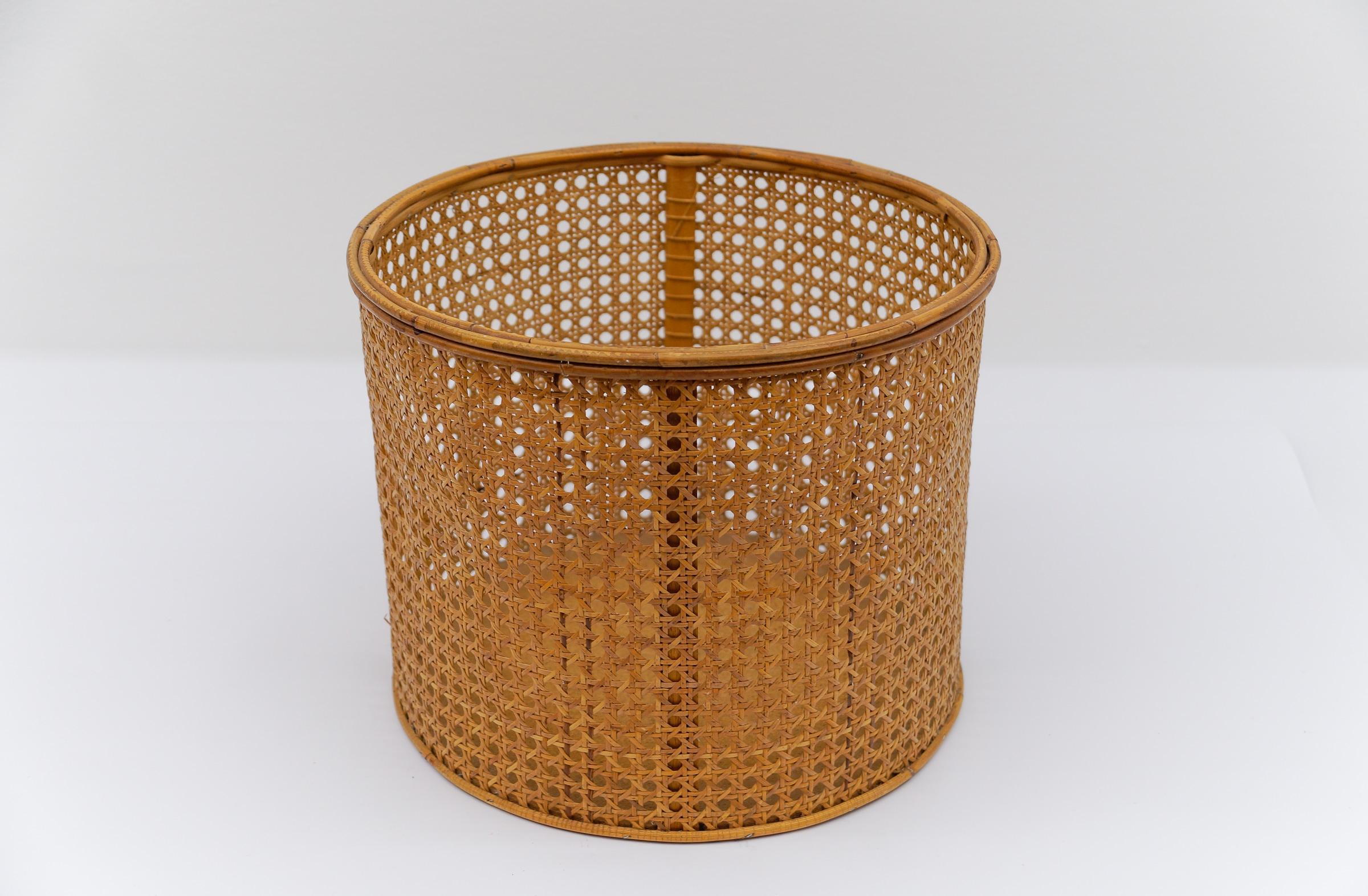 Panier artisanal viennois en osier Mid-Century Modern, Autriche, 1950`. en vente 3