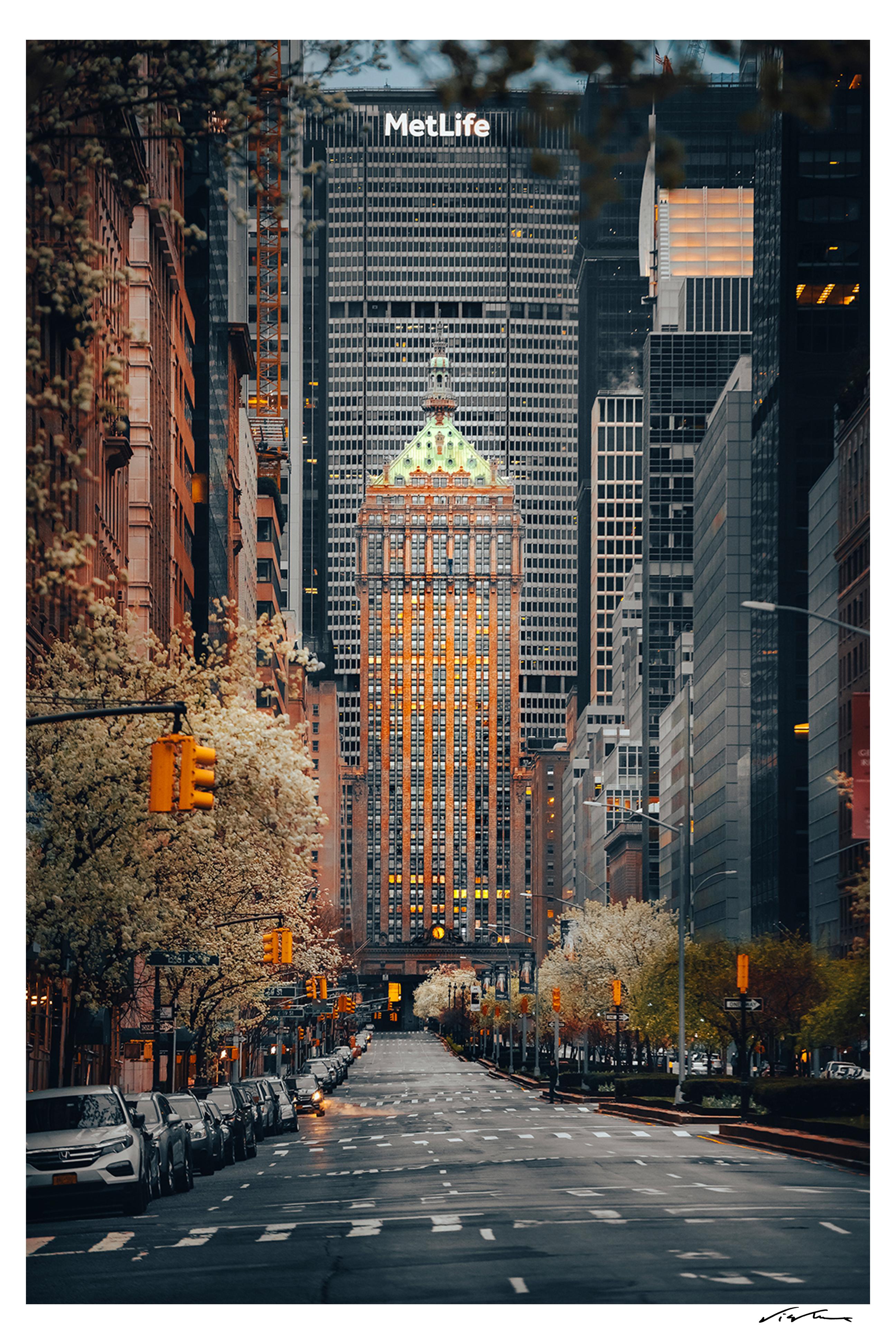 MetLife – NYC Architecture Photography, 54 Zoll x36 Zoll, signiert, limitierte Auflage von 5 Stück im Angebot 1