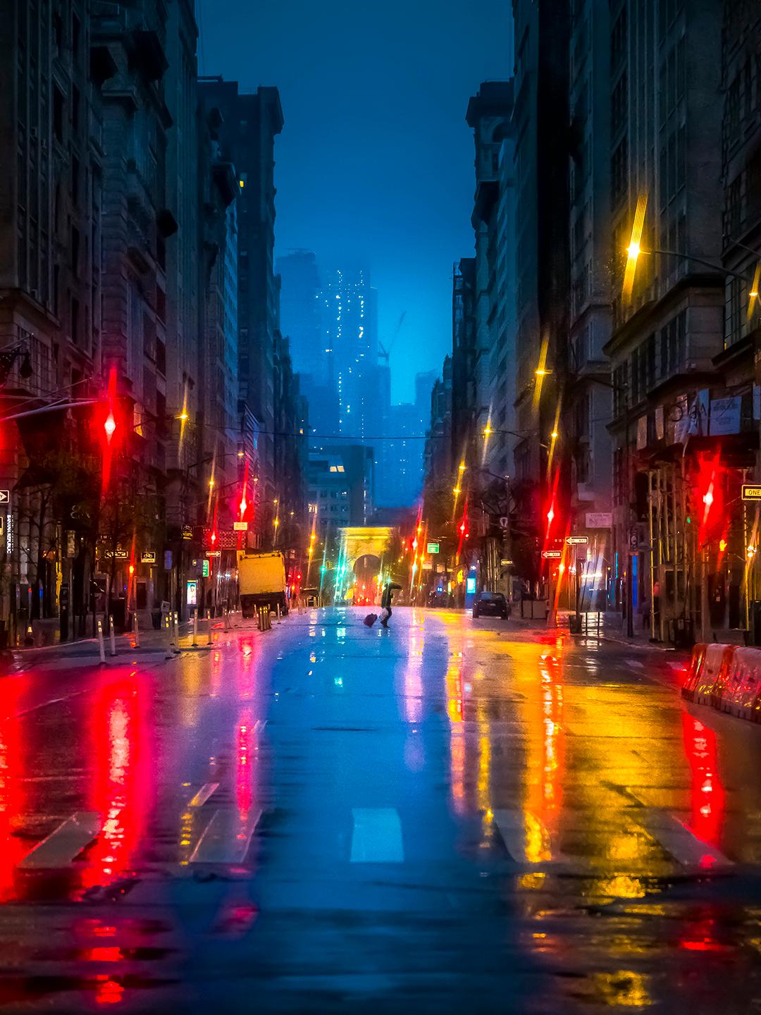 Landscape Photograph Viet Chu - The Long Night - NYC Skyline Photography, 30"x40", signé, édition limitée à 10 exemplaires