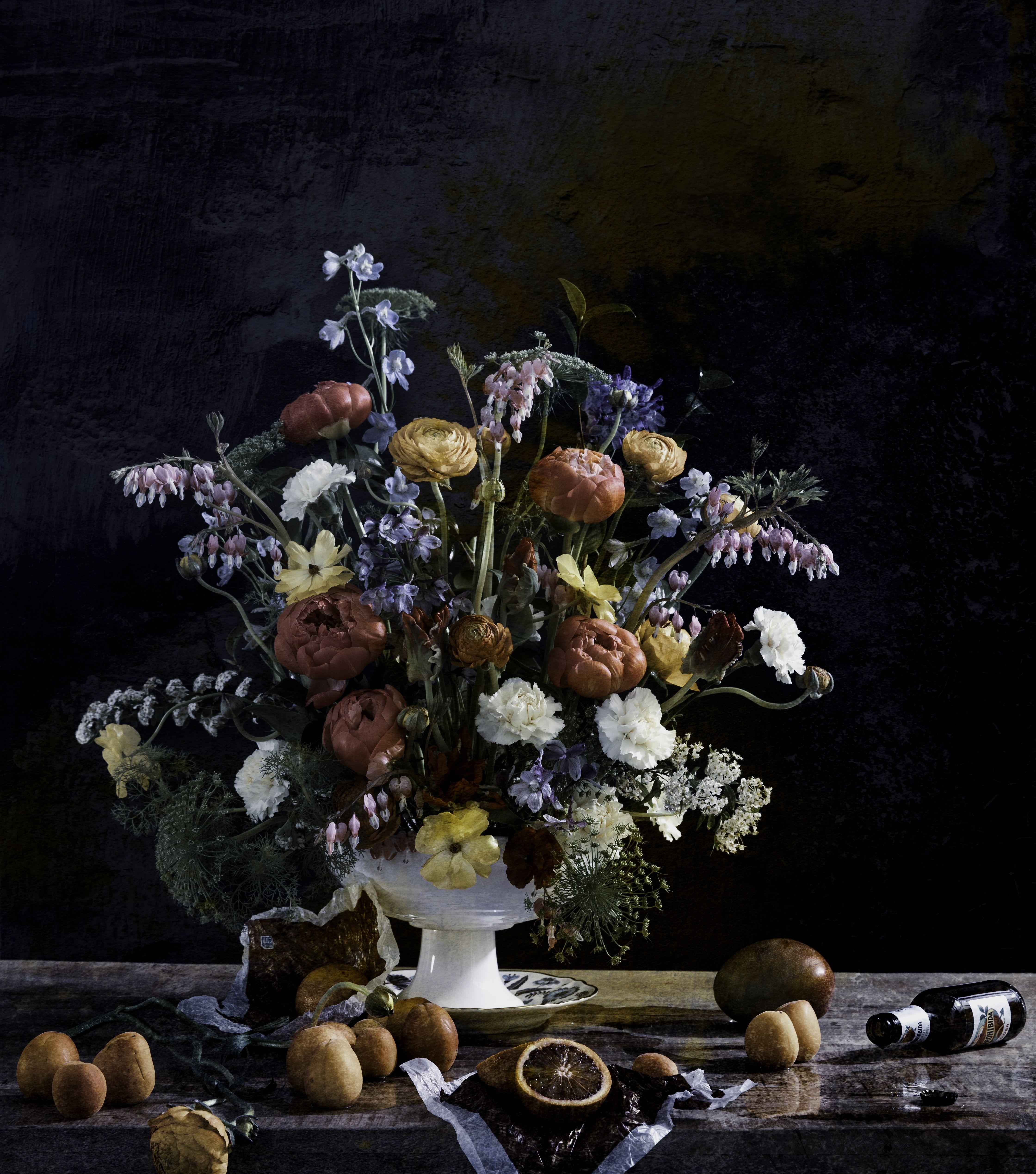 Viet Ha Tran Color Photograph – Barocke Blumen II, Fotografie, C-Typ