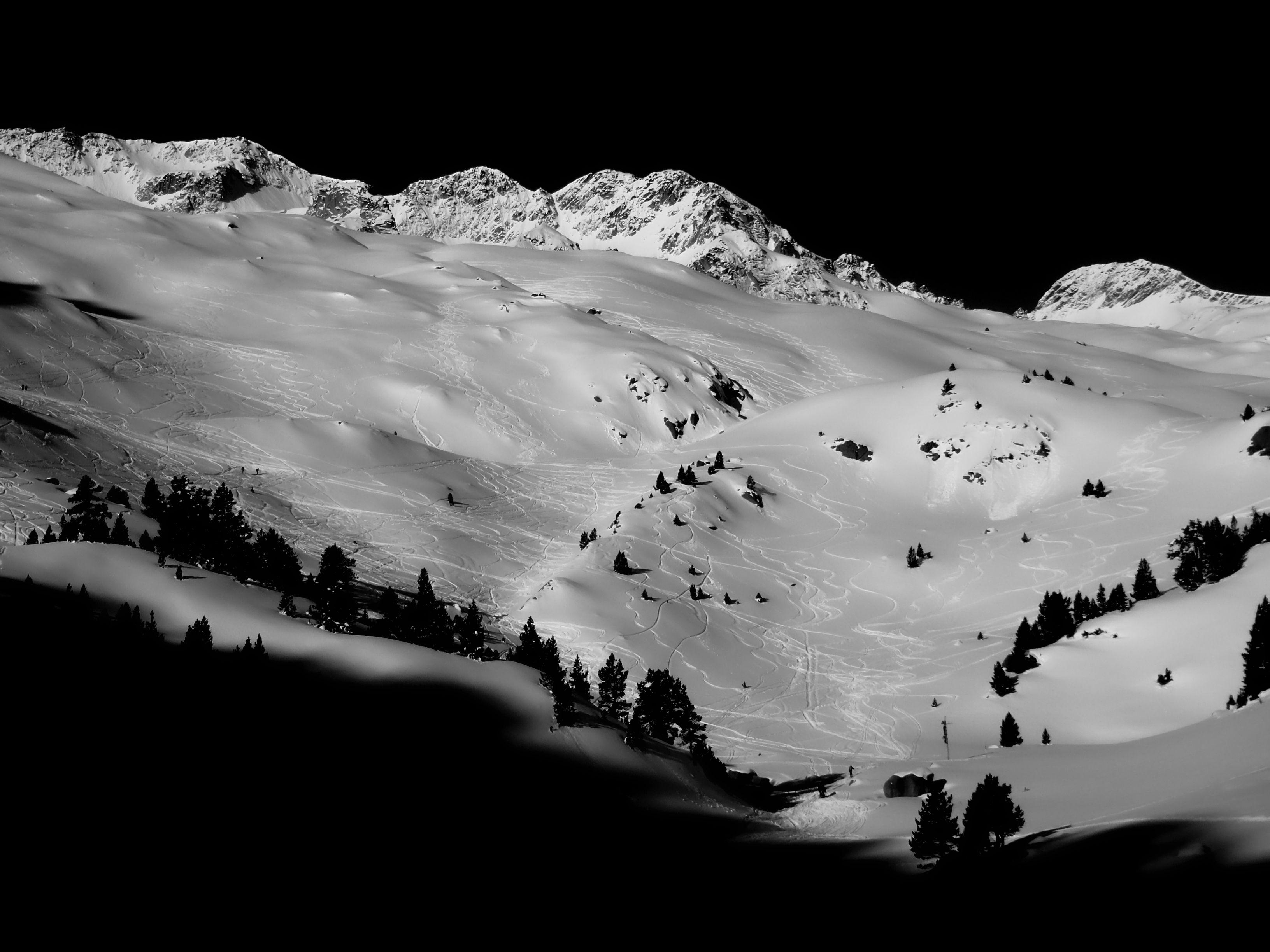 Viet Ha Tran Black and White Photograph – Europäischer Schnee I, Fotografie, C-Typ