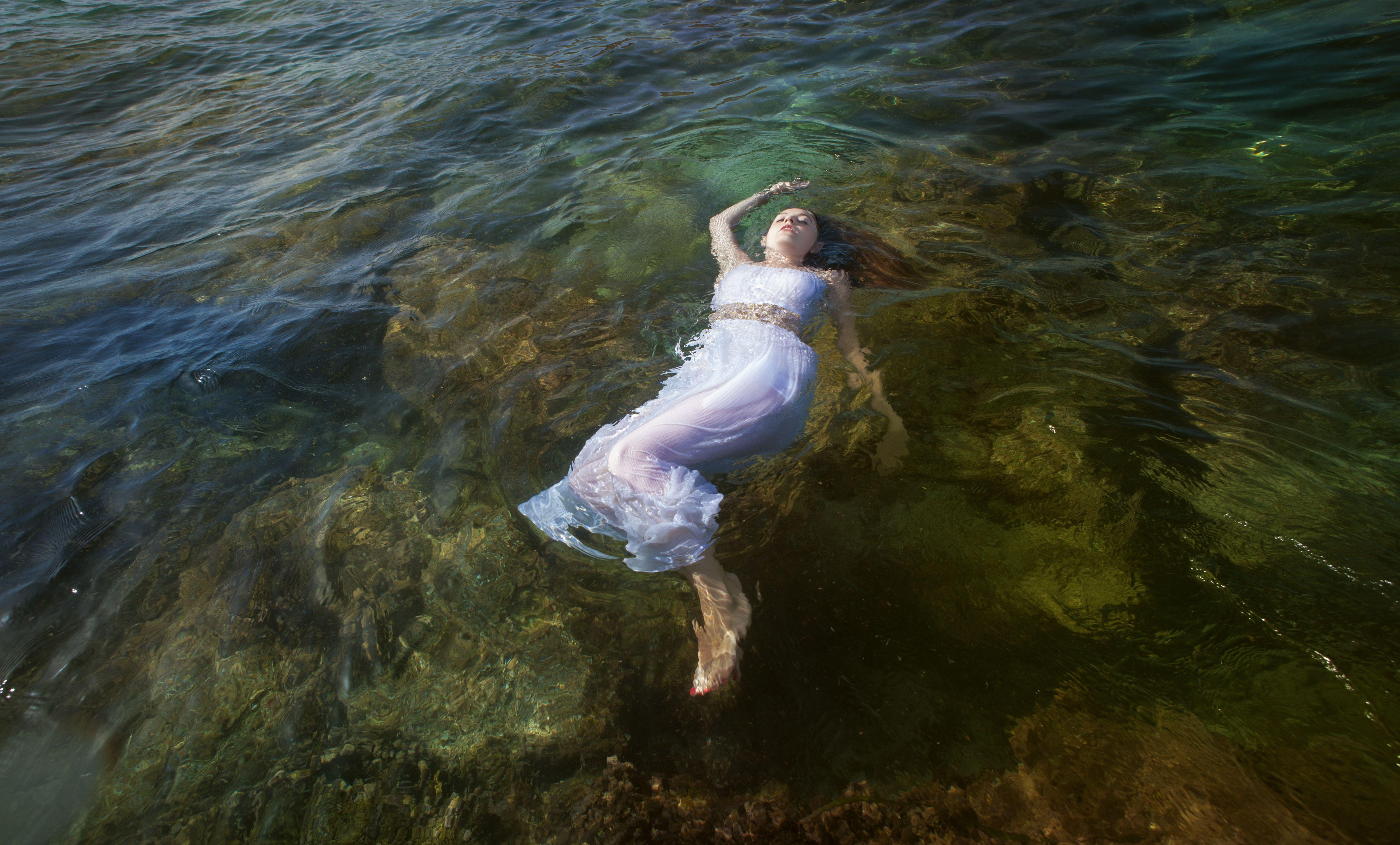 Viet Ha Tran Color Photograph - Mermaid in Ibiza VIII (Museum Edition 3/3), Photograph, C-Type