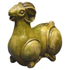 Vietnam, 19. Jahrhundert, Zoomorpher Tropfen aus glasierter Keramik mit Craquelé-Glasur