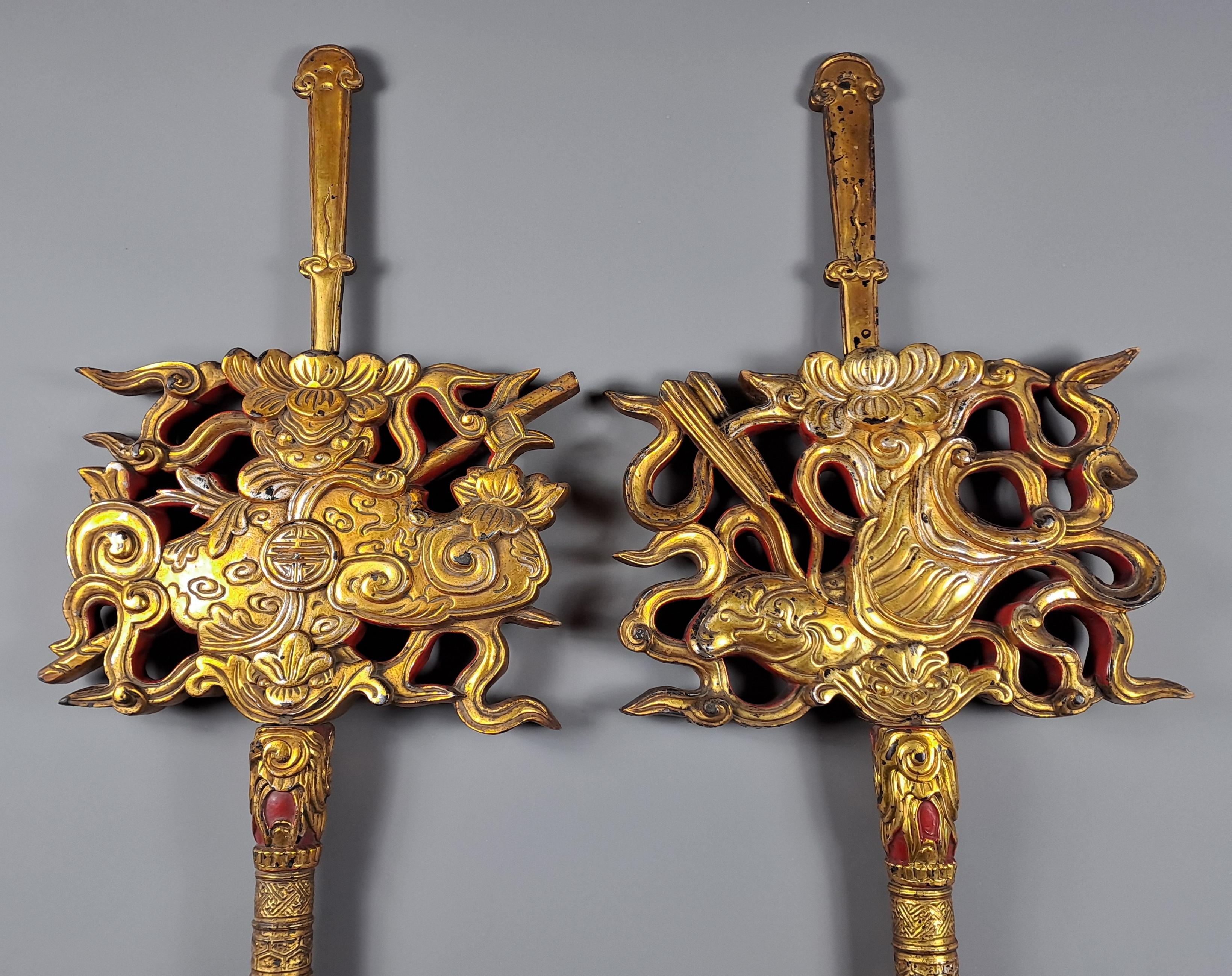 Vietnam - Pair Of Large Standards In Gilded And Red Lacquered Wood For Sale 4