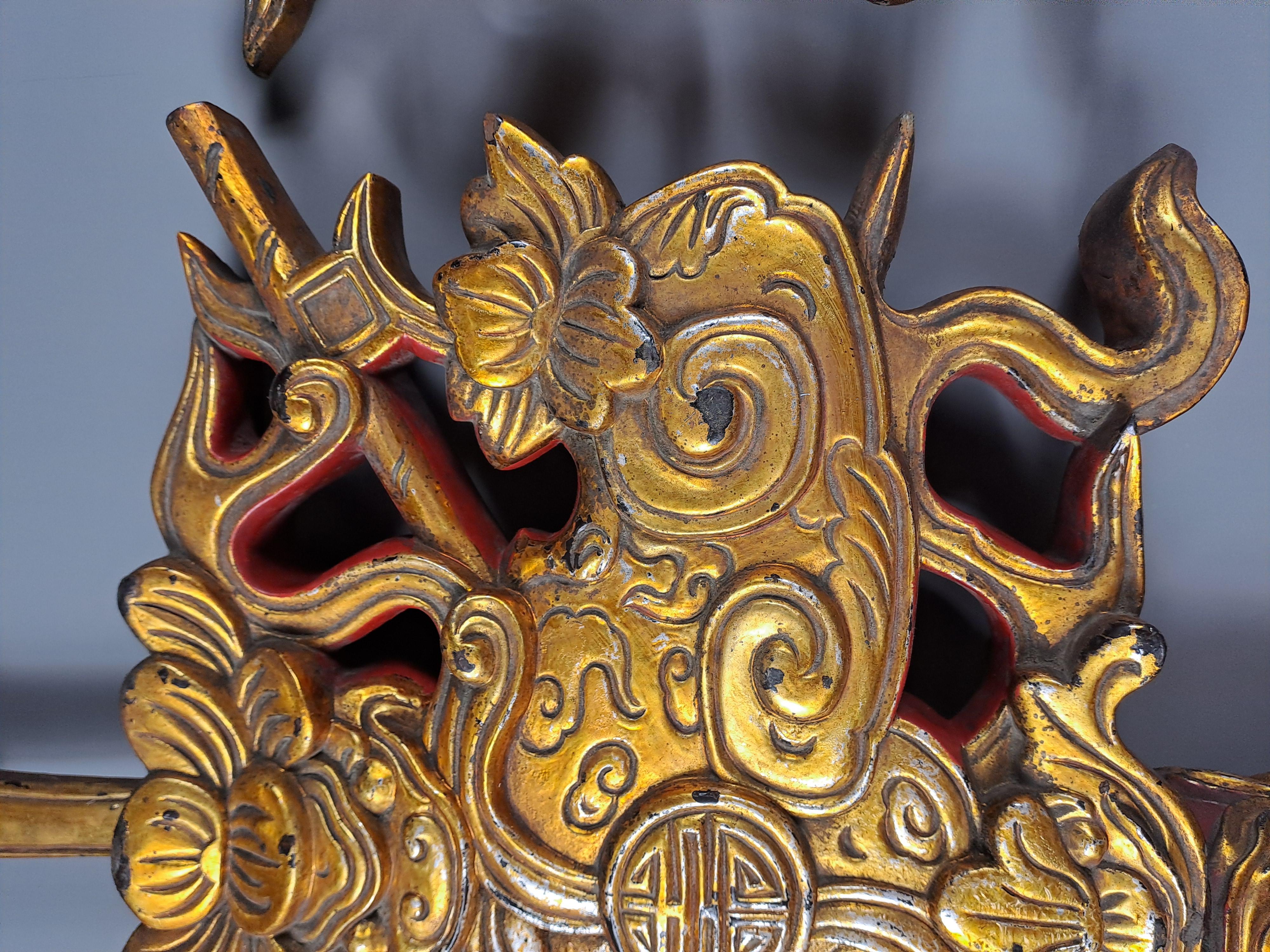 Vietnam - Pair Of Large Standards In Gilded And Red Lacquered Wood For Sale 5