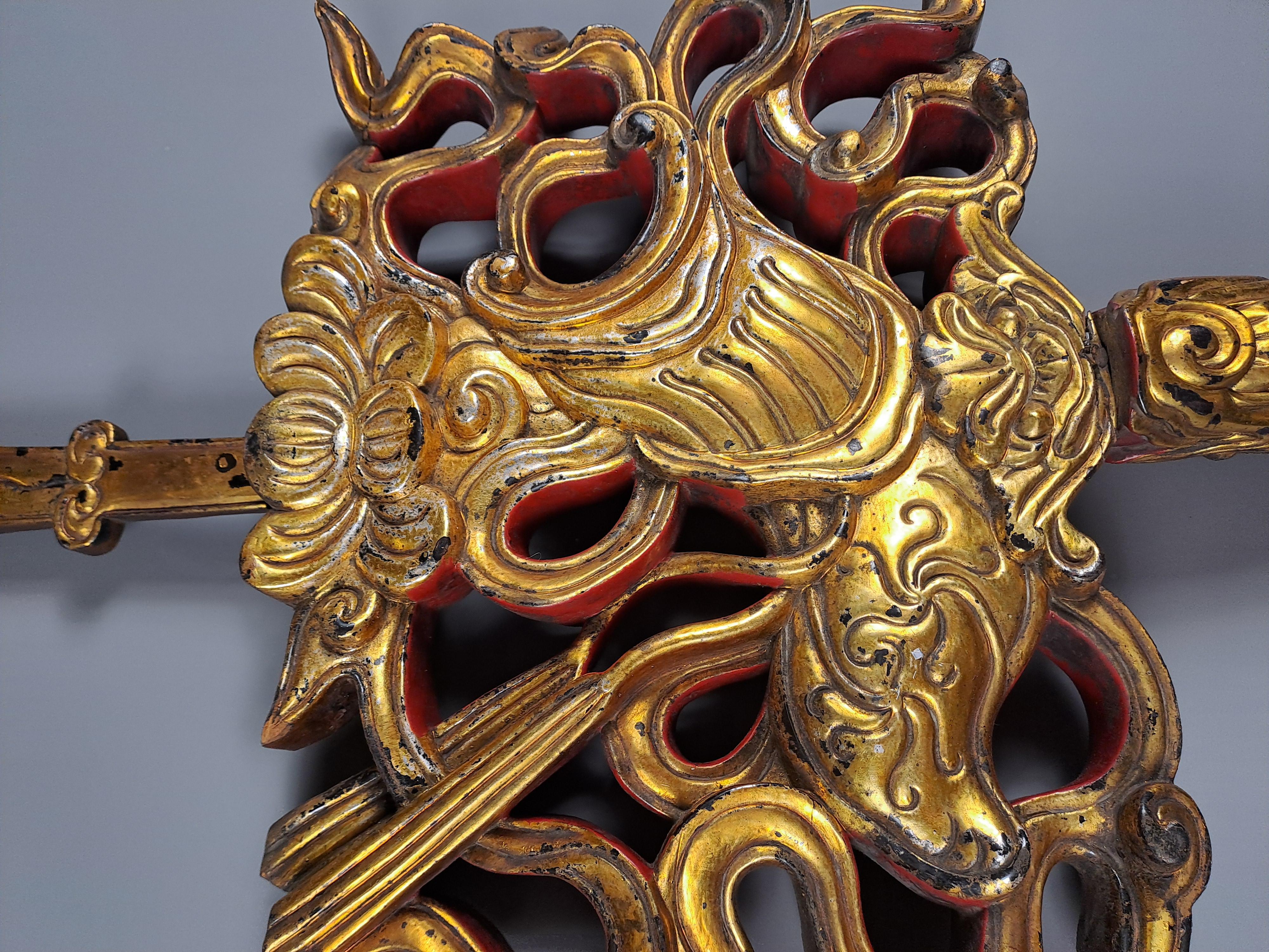 Vietnam - Pair Of Large Standards In Gilded And Red Lacquered Wood For Sale 6