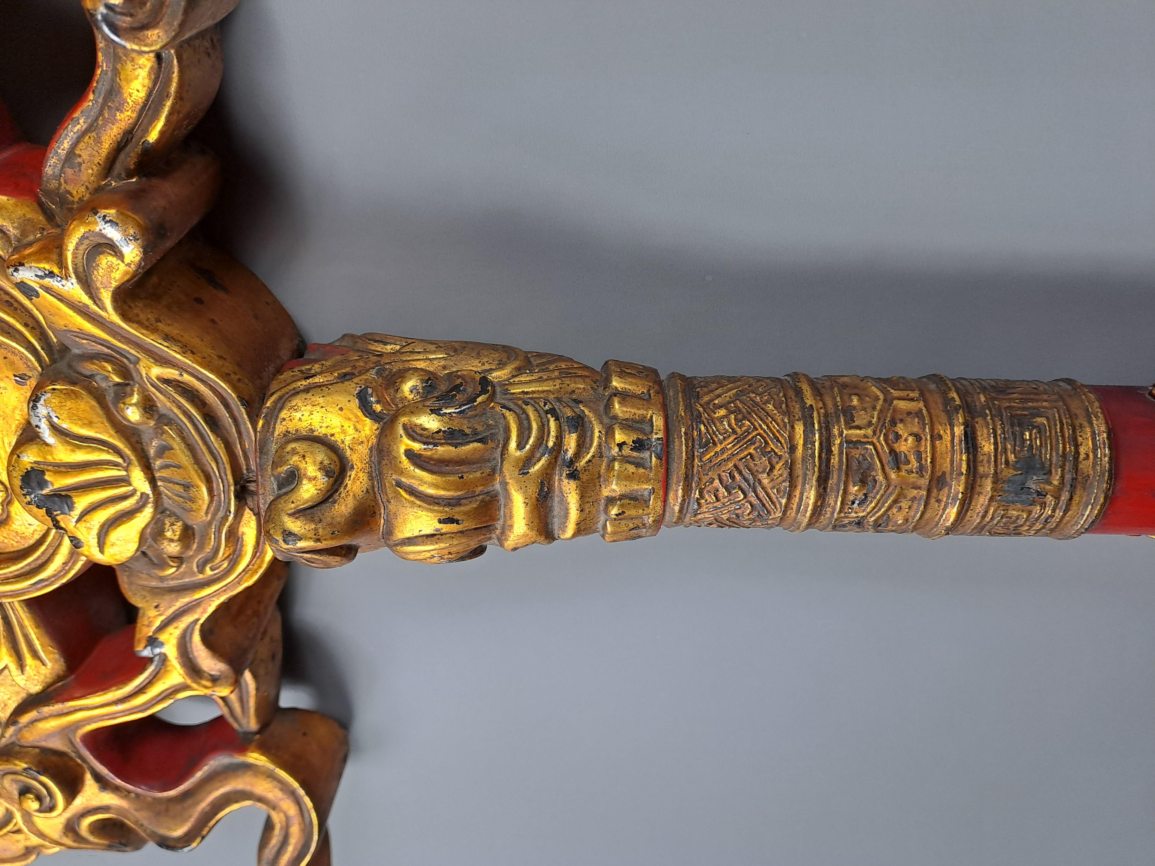 Vietnam - Pair Of Large Standards In Gilded And Red Lacquered Wood For Sale 1