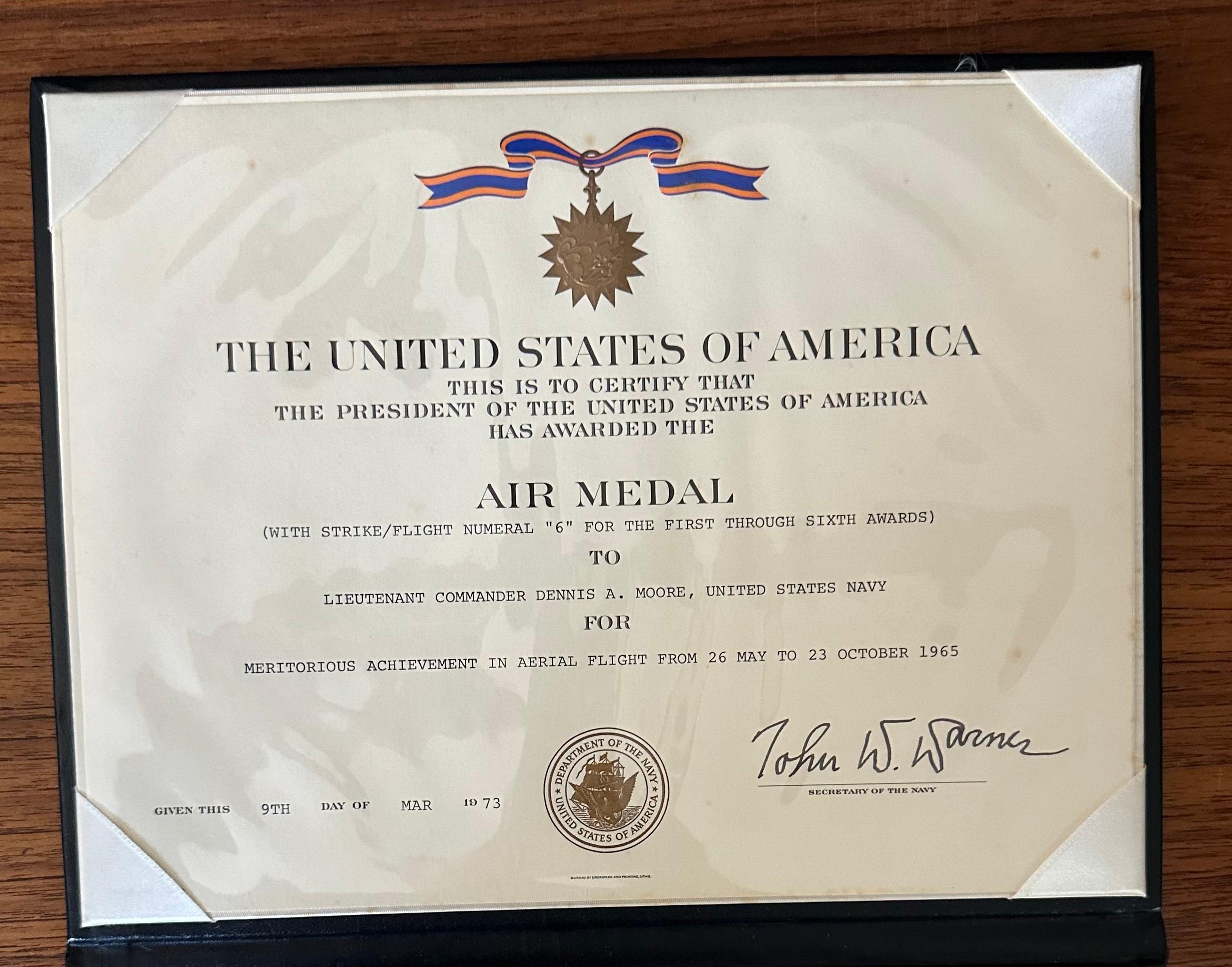Vietnam War Naval Air Medal and Citation / POW Hero In Good Condition In San Diego, CA