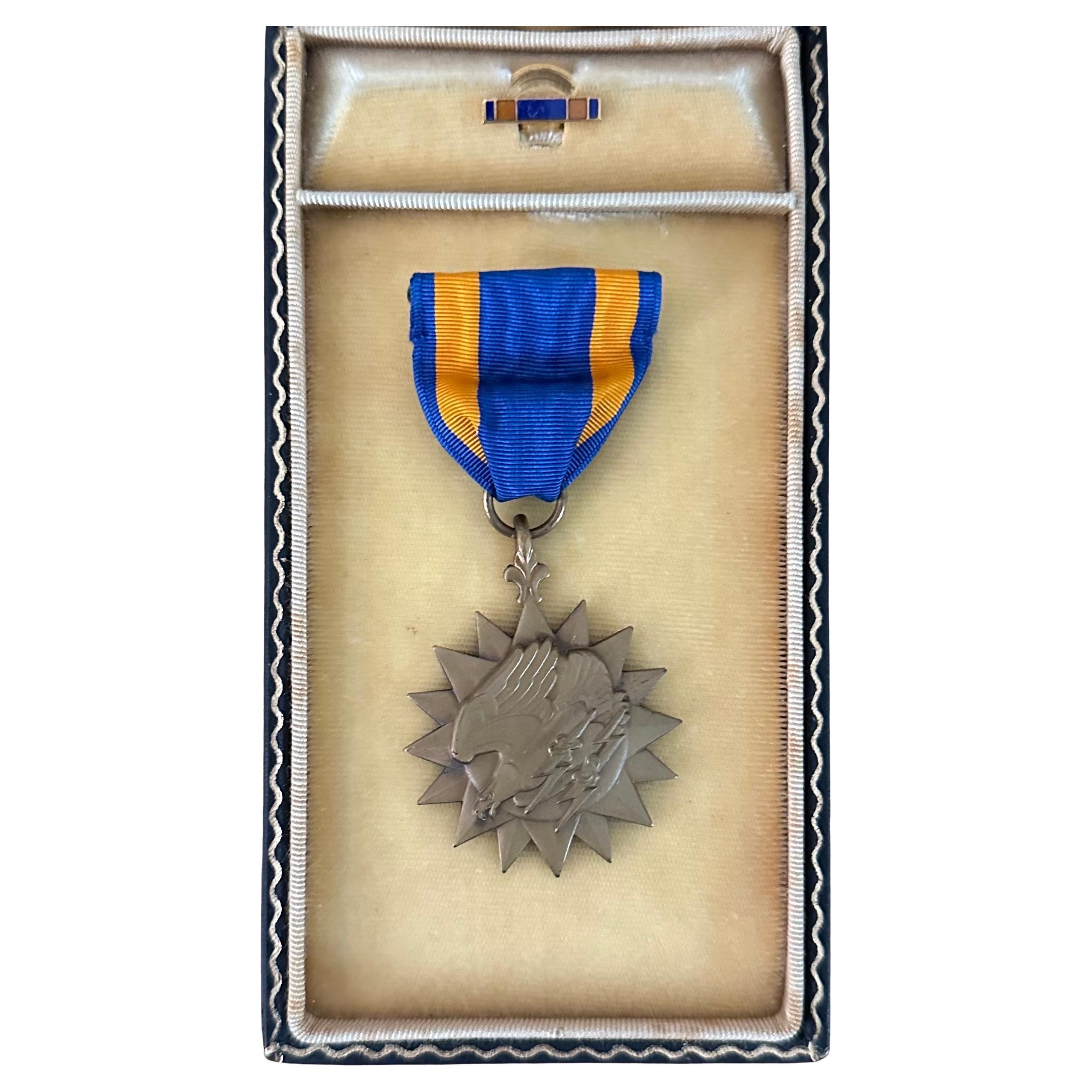 Mid-Century Modern Médaille de l'aéronavale de la guerre du Vietnam / POW Hero en vente