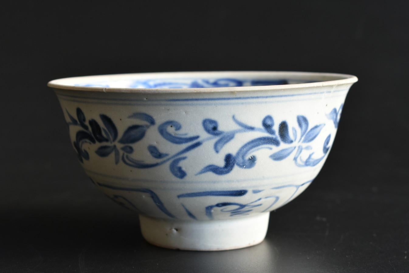 A bowl made around the 16th century in Vietnam.
In Japan, trade with Vietnam has been active since the Muromachi period (around the 16th century).
Many Vietnamese bowls have also been imported into Japan.
Vietnamese bowls are greatly influenced by