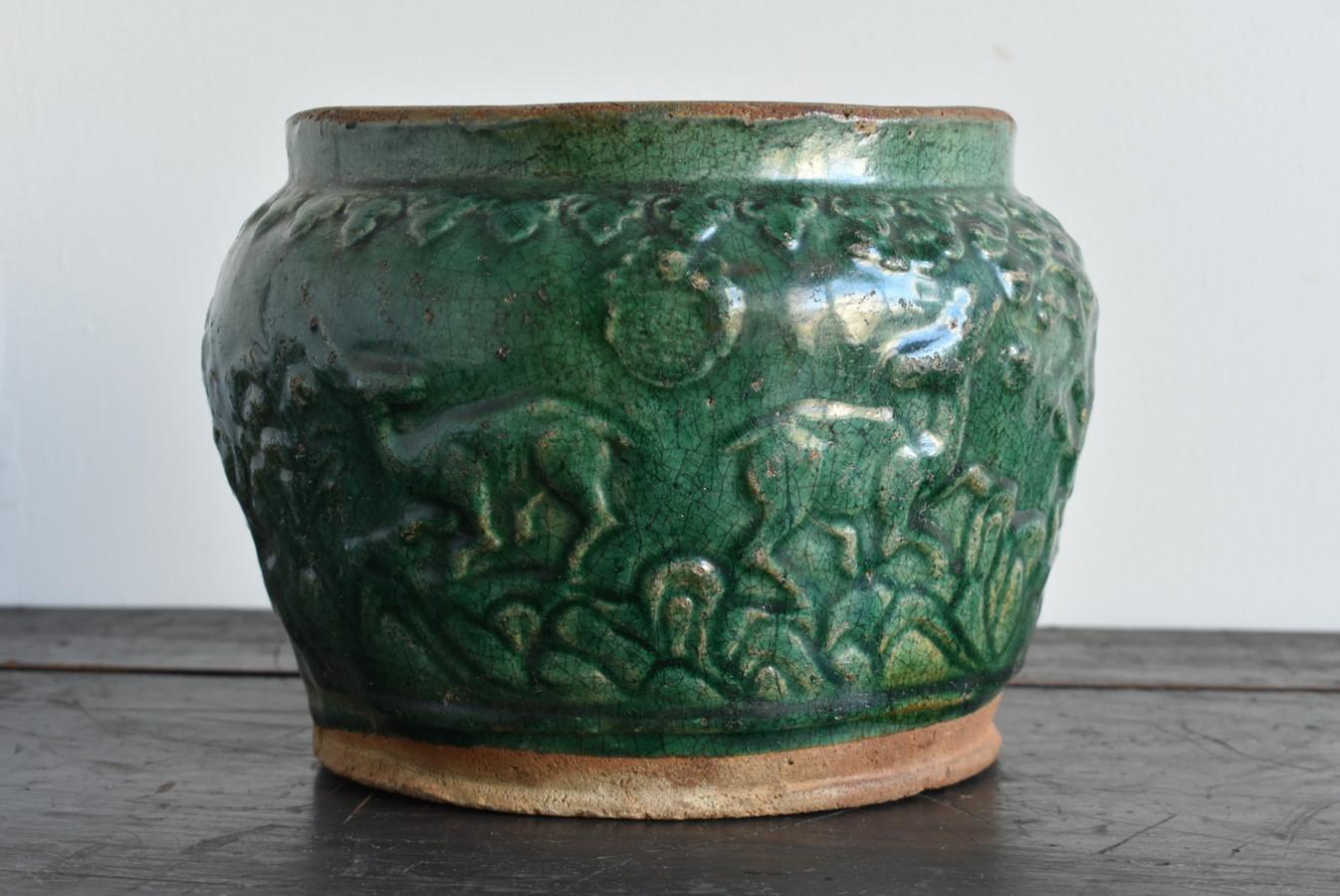 Other Vietnamese Antique Pottery with Beautiful Green Glaze/1600-1700s/Animal Pattern