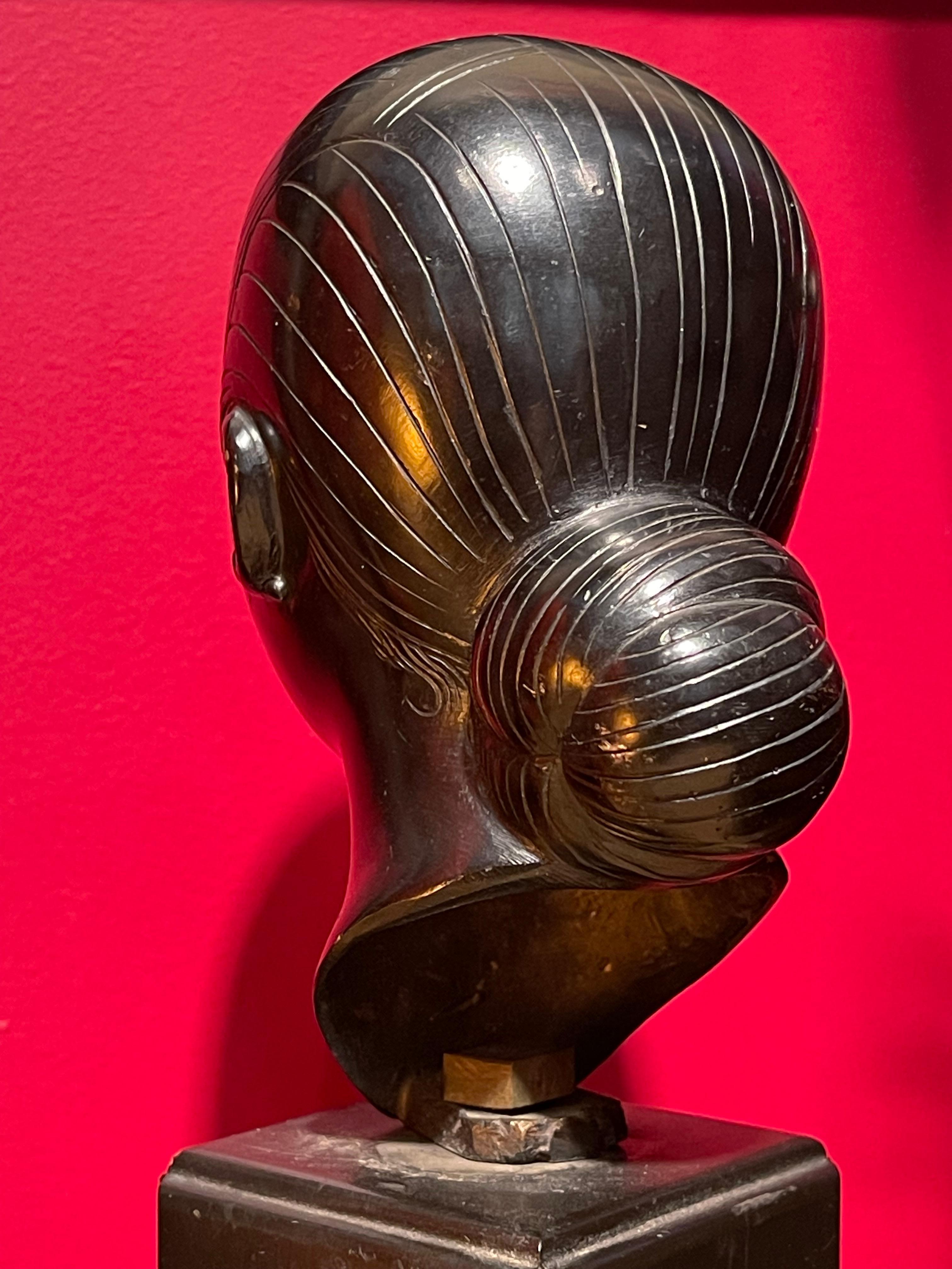 Vietnamese Art Deco Lacquered Bronze Bust of Asian Woman by Nguen Than, Ca. 1920 For Sale 3