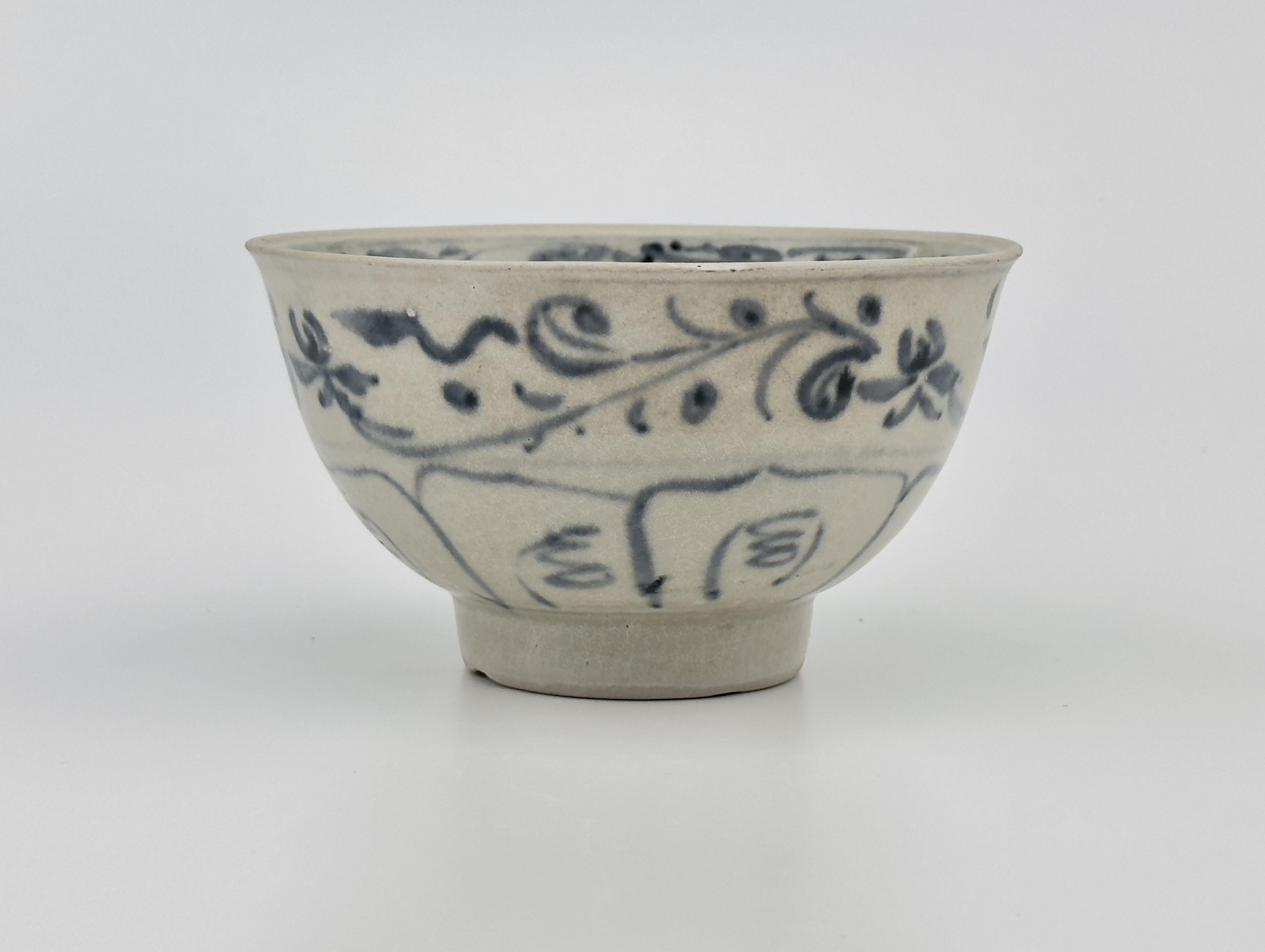 The artwork, with its foliage and floral motifs, suggests a connection to the natural world—a common theme in Vietnamese art. Such items were highly traded, and their recovery from shipwrecks helps us understand the extent of maritime commerce in