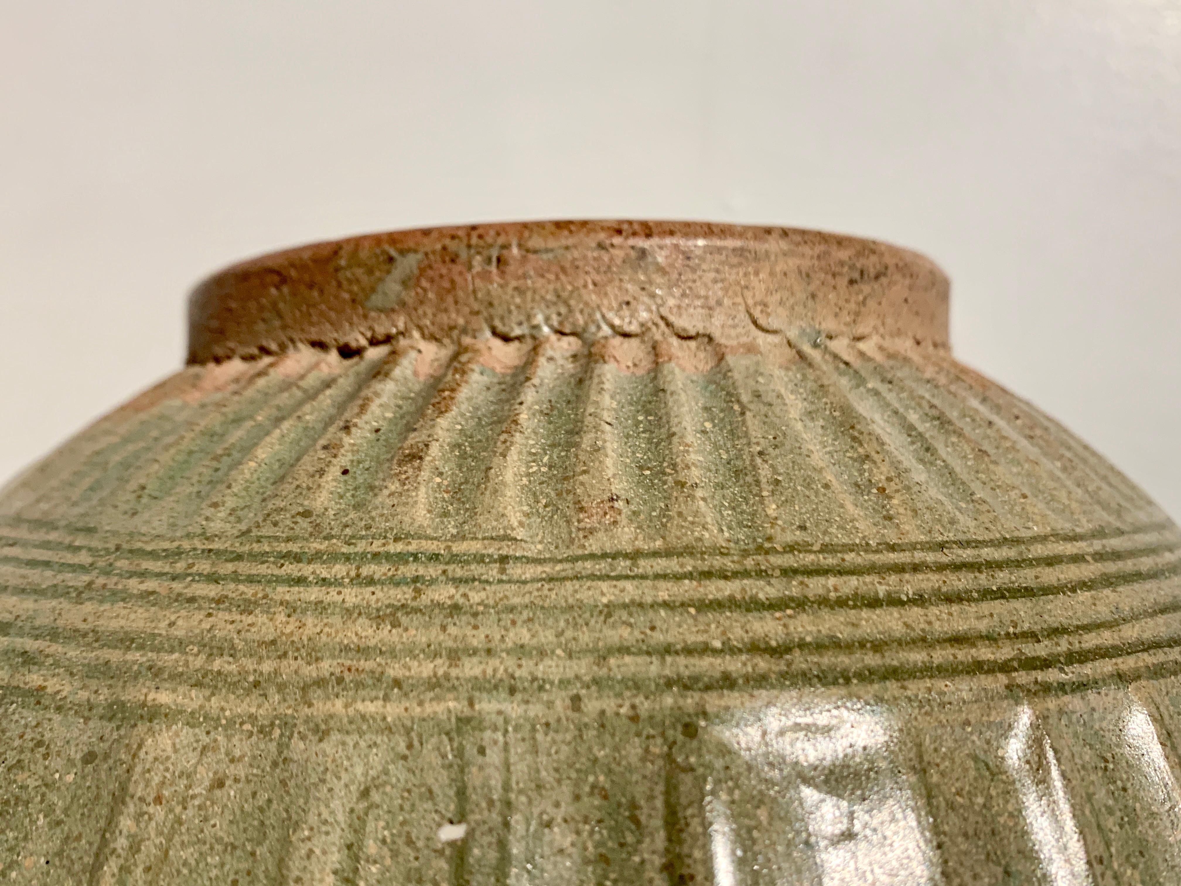 Vase à lotus céladon vietnamien, dynastie Ly ou Tran, 13e/14e siècle, Vietnam en vente 1