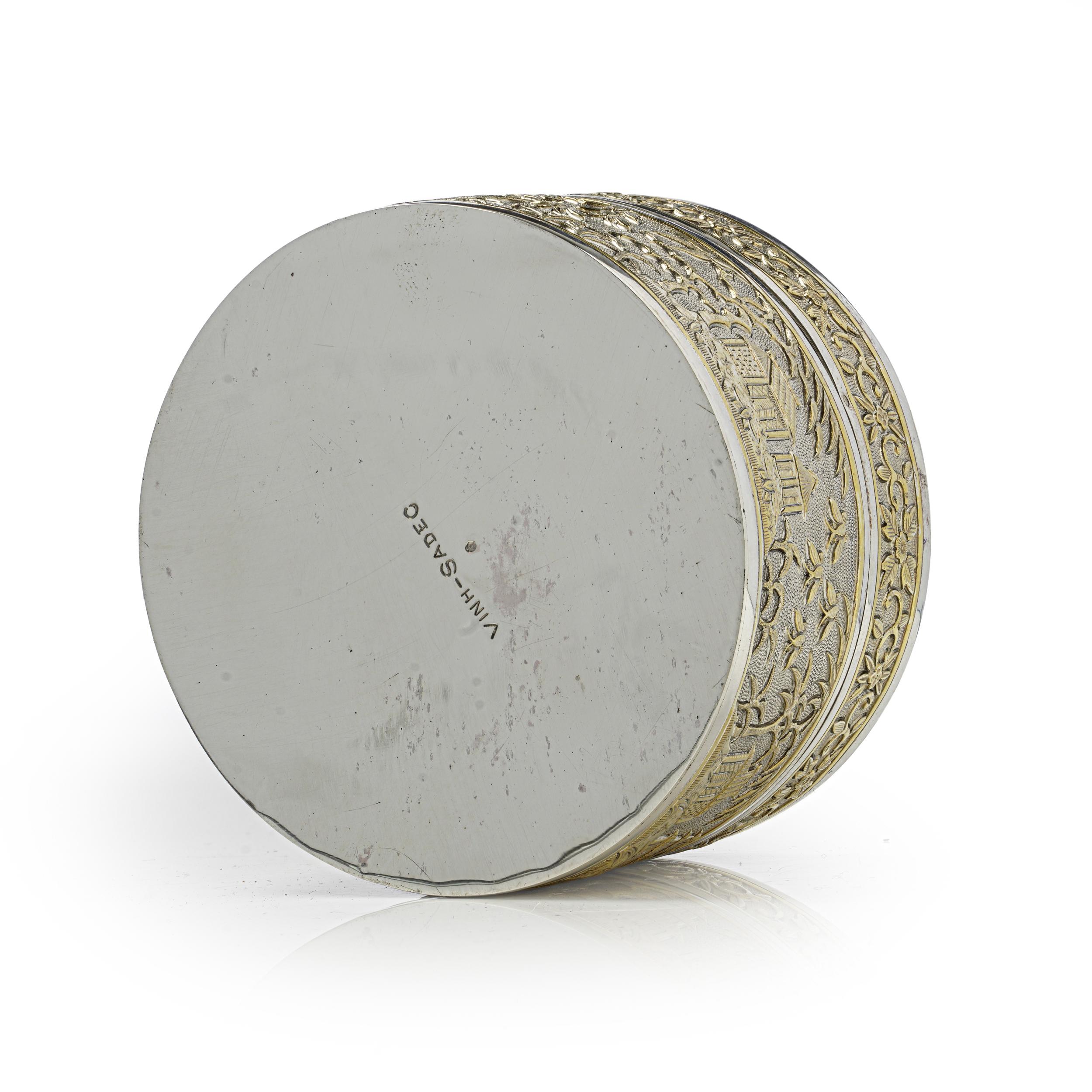 Vietnamesische koloniale silbervergoldete runde Dose VINH-SADEC, Ende 19. im Angebot 2