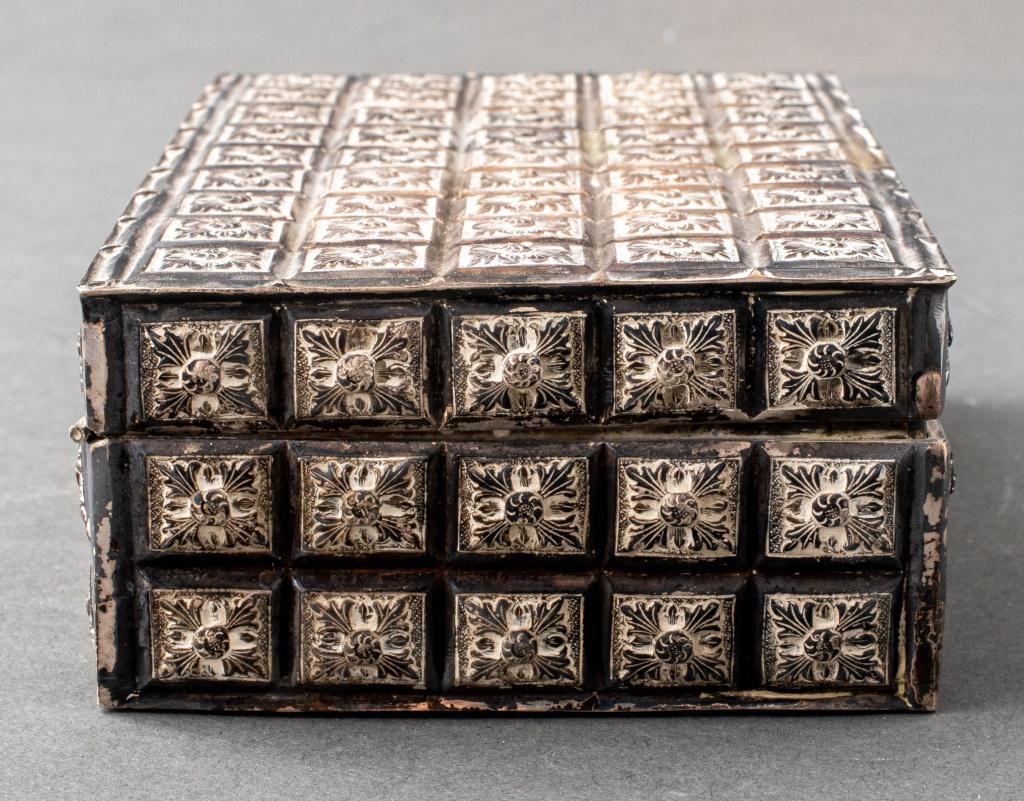 Vietnamese Silvered Metal Table Box In Good Condition For Sale In New York, NY
