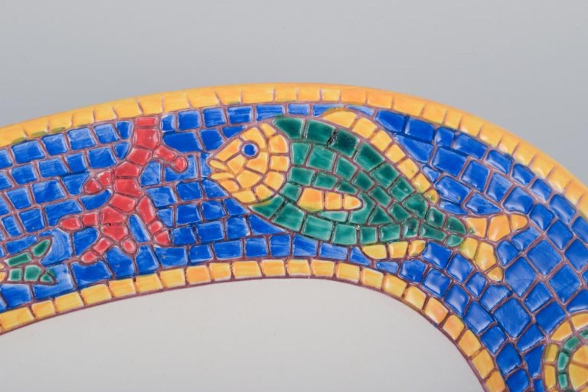Vietri, Italia. Conjunto de tres platos hondos grandes y un plato rectangular de cerámica. Glaseado en venta