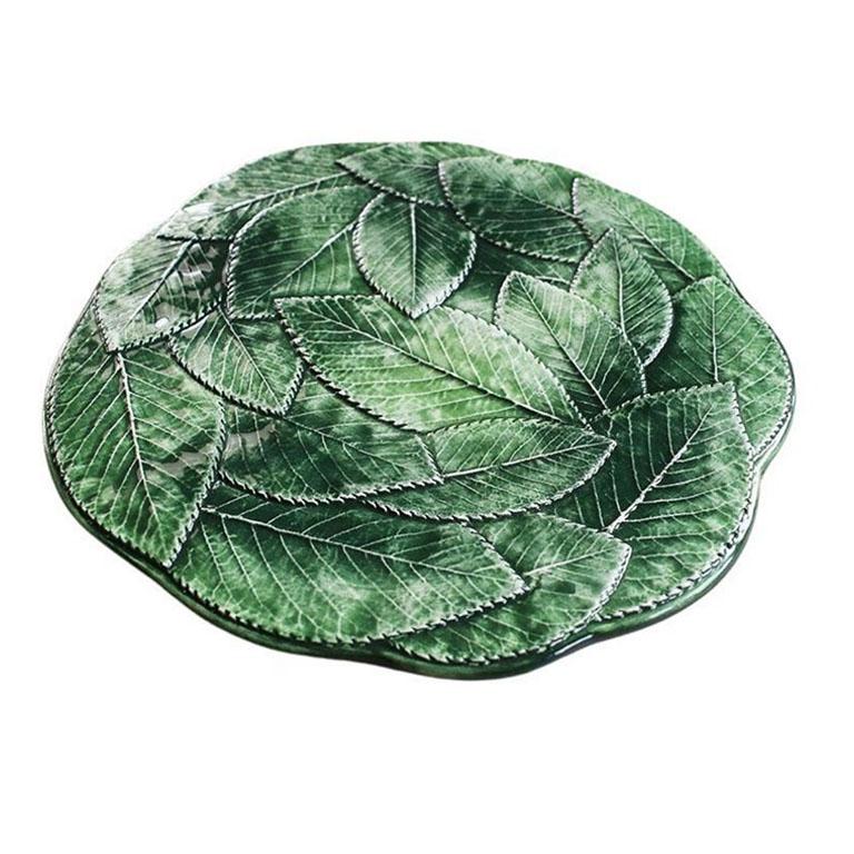italien Assiette ronde à motif de feuilles en céramique verte Vietri, Italie en vente