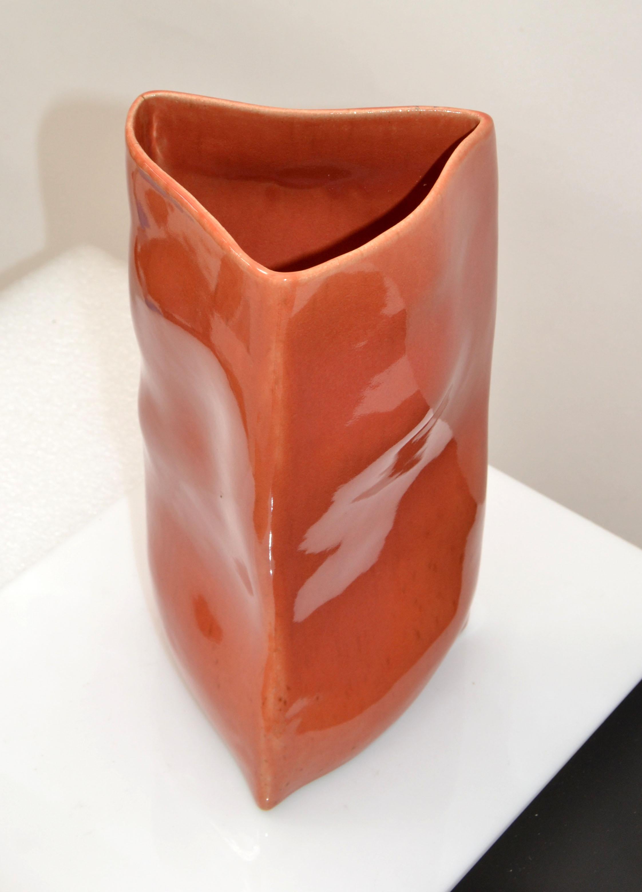 Vietri Triangle Geometric Glazed Ceramic Vase Apricot Italy Mid-Century Modern In Good Condition In Miami, FL