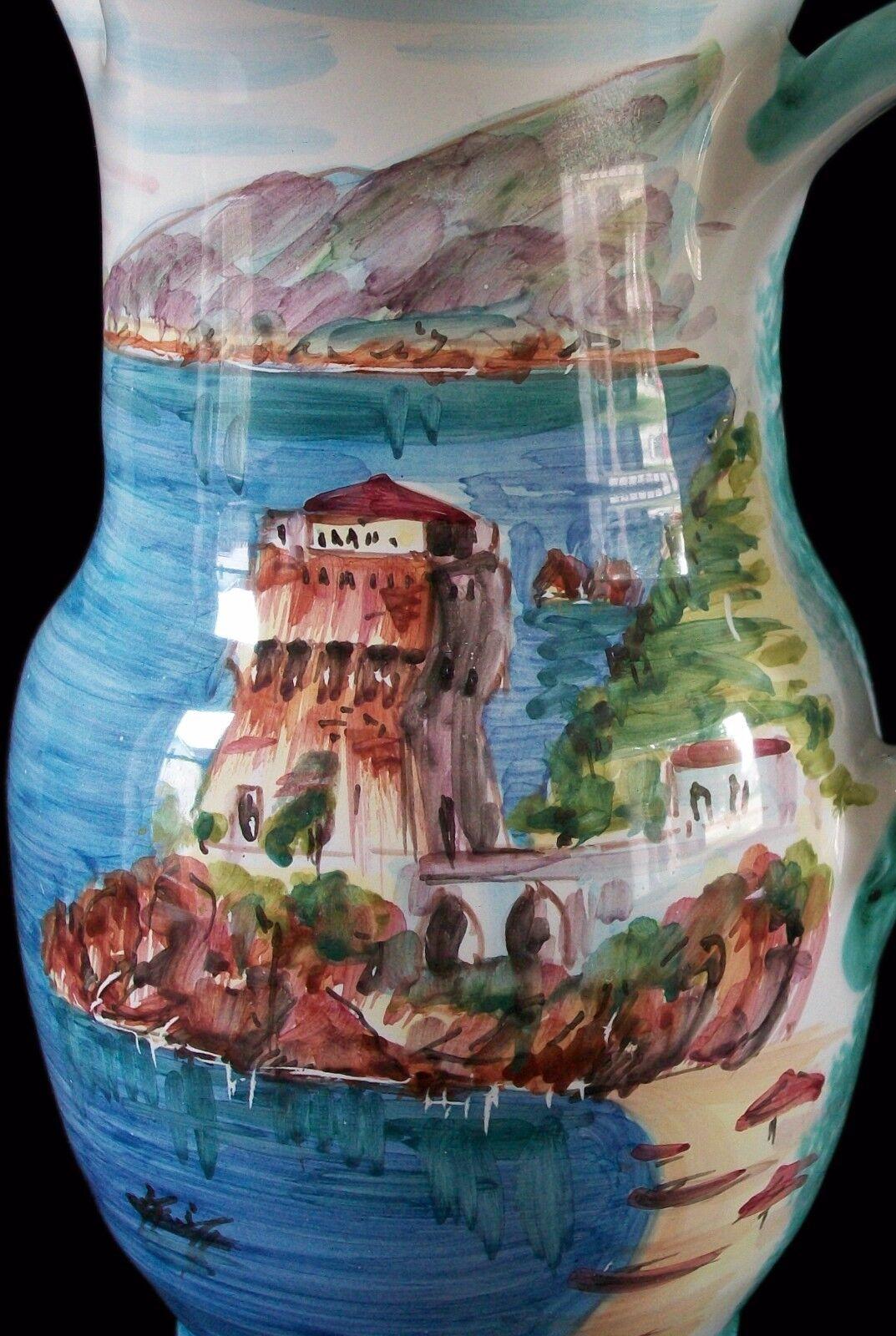 VIETRI - Vintage Hand Painted & Wheel Thrown Pitcher - Italy - 20th Century In Good Condition For Sale In Chatham, ON