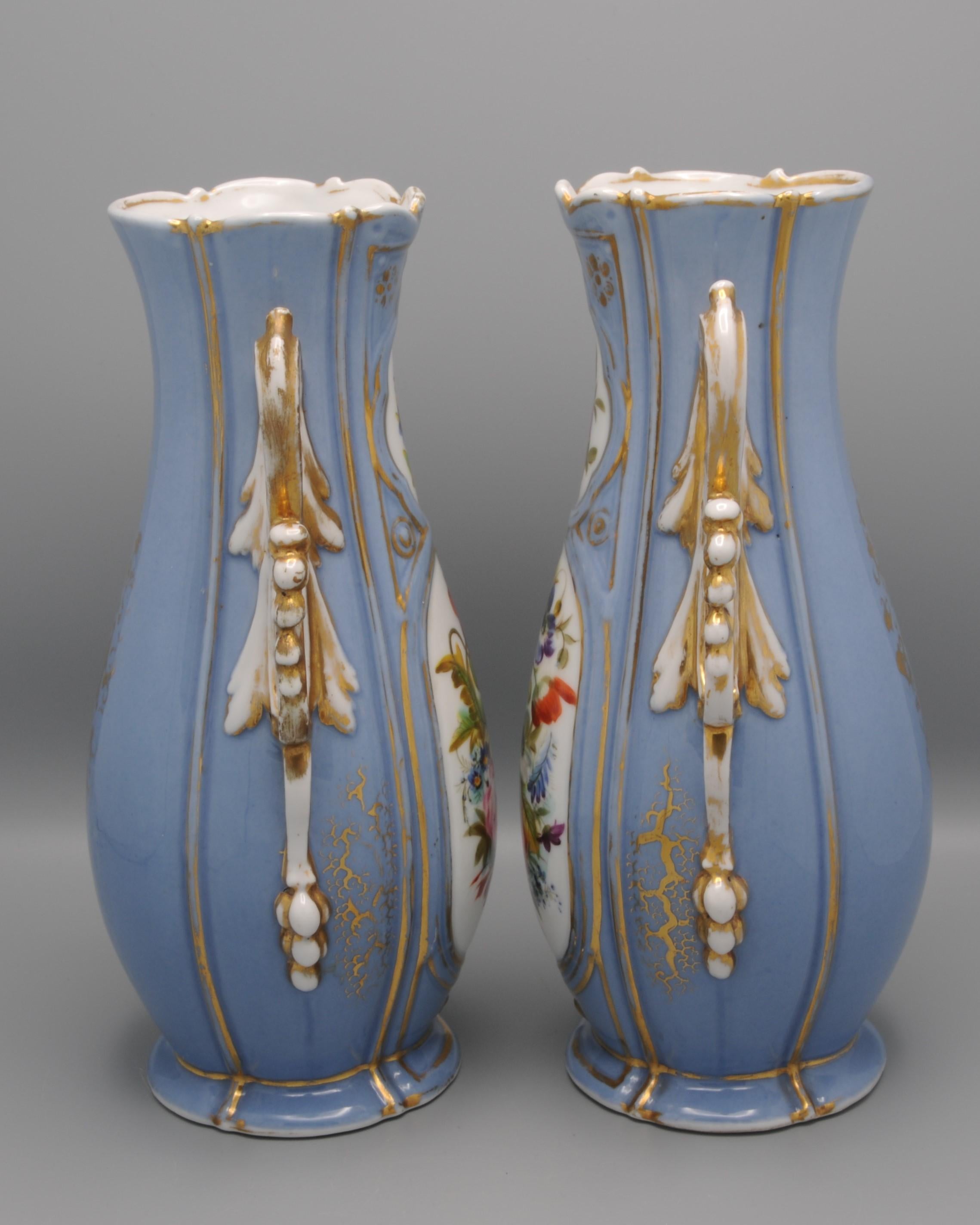 Vieux Paris / Vieux Bruxelles - Pair of Rococo Revival Vases For Sale 3