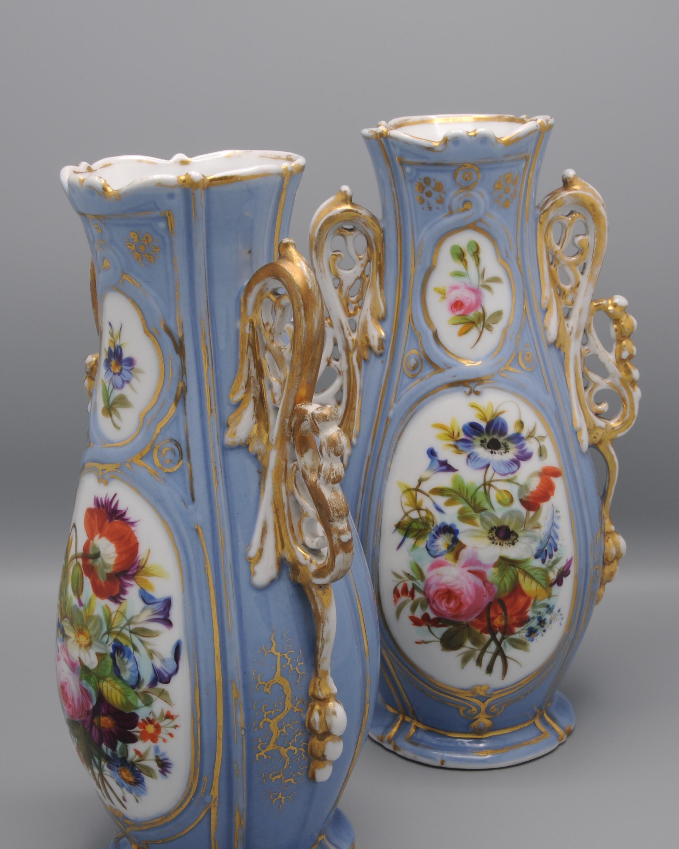 Vieux Paris / Vieux Bruxelles - Pair of Rococo Revival Vases For Sale 4