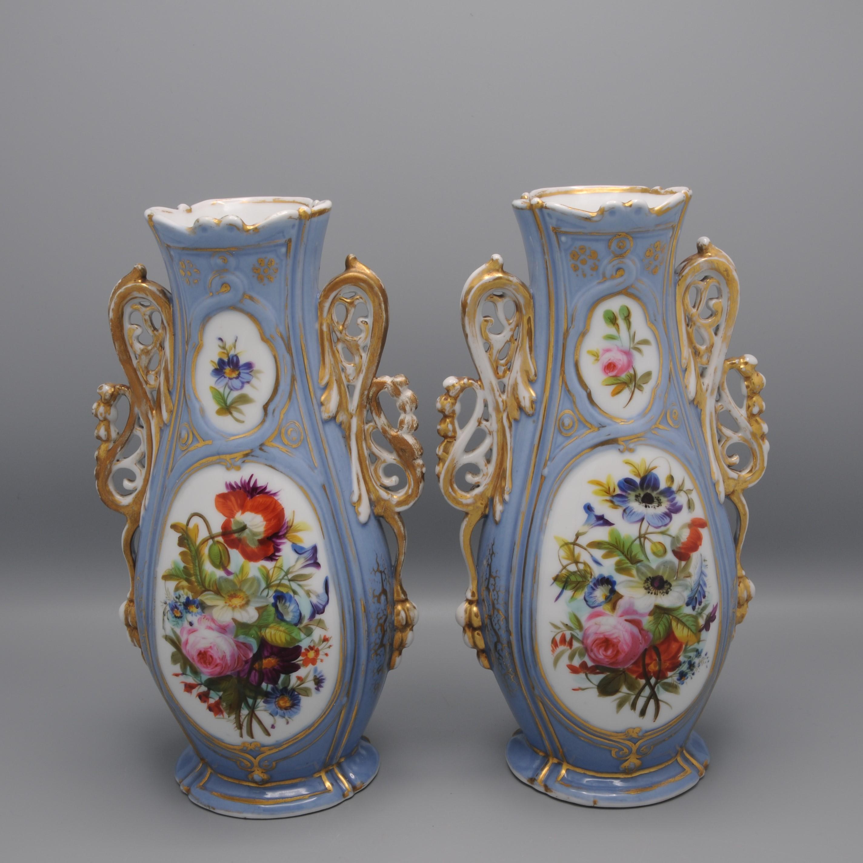 Vieux Paris / Vieux Bruxelles - Pair of Rococo Revival Vases For Sale 7