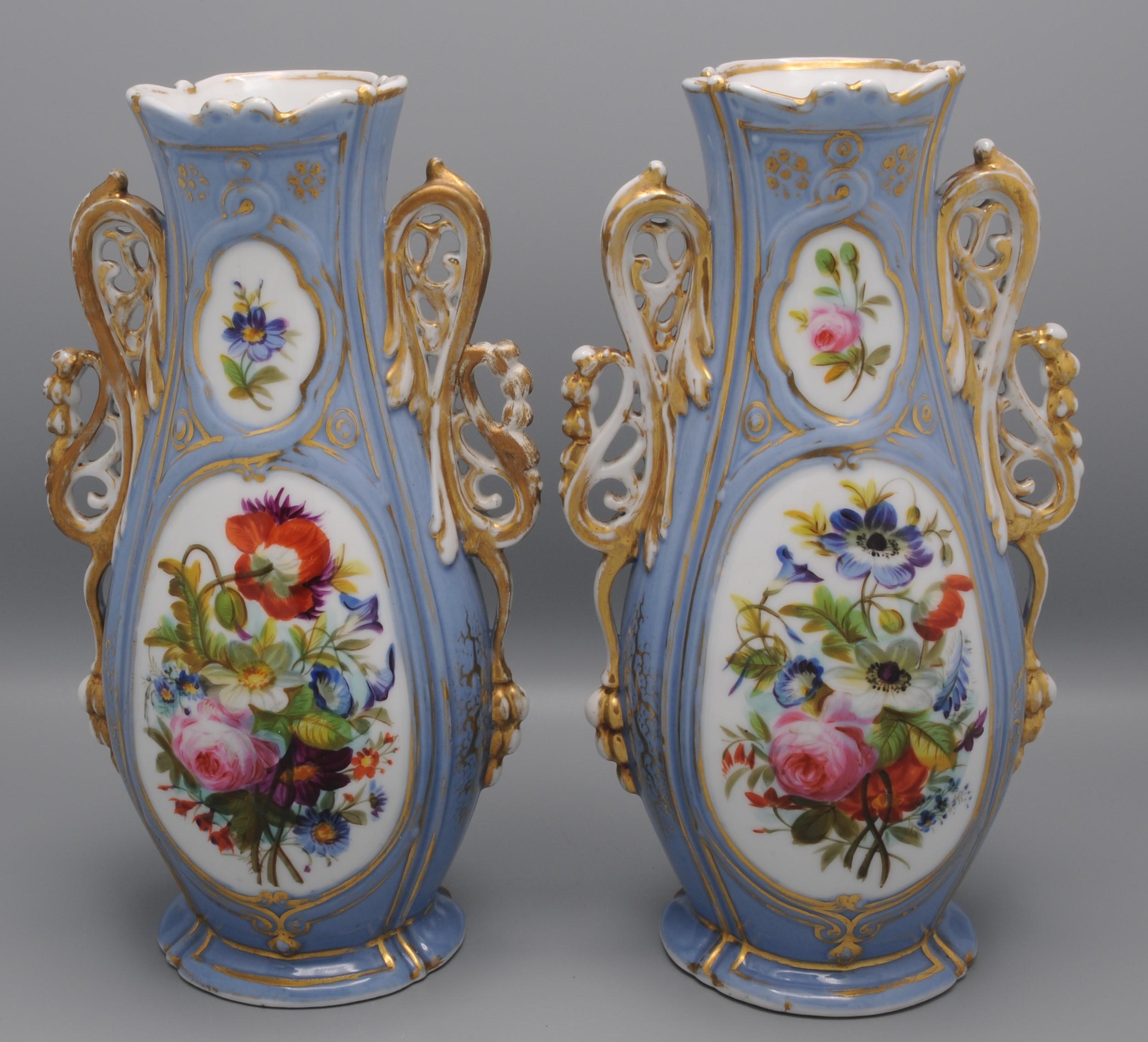 Vieux Paris / Vieux Bruxelles - Pair of Rococo Revival Vases For Sale 8