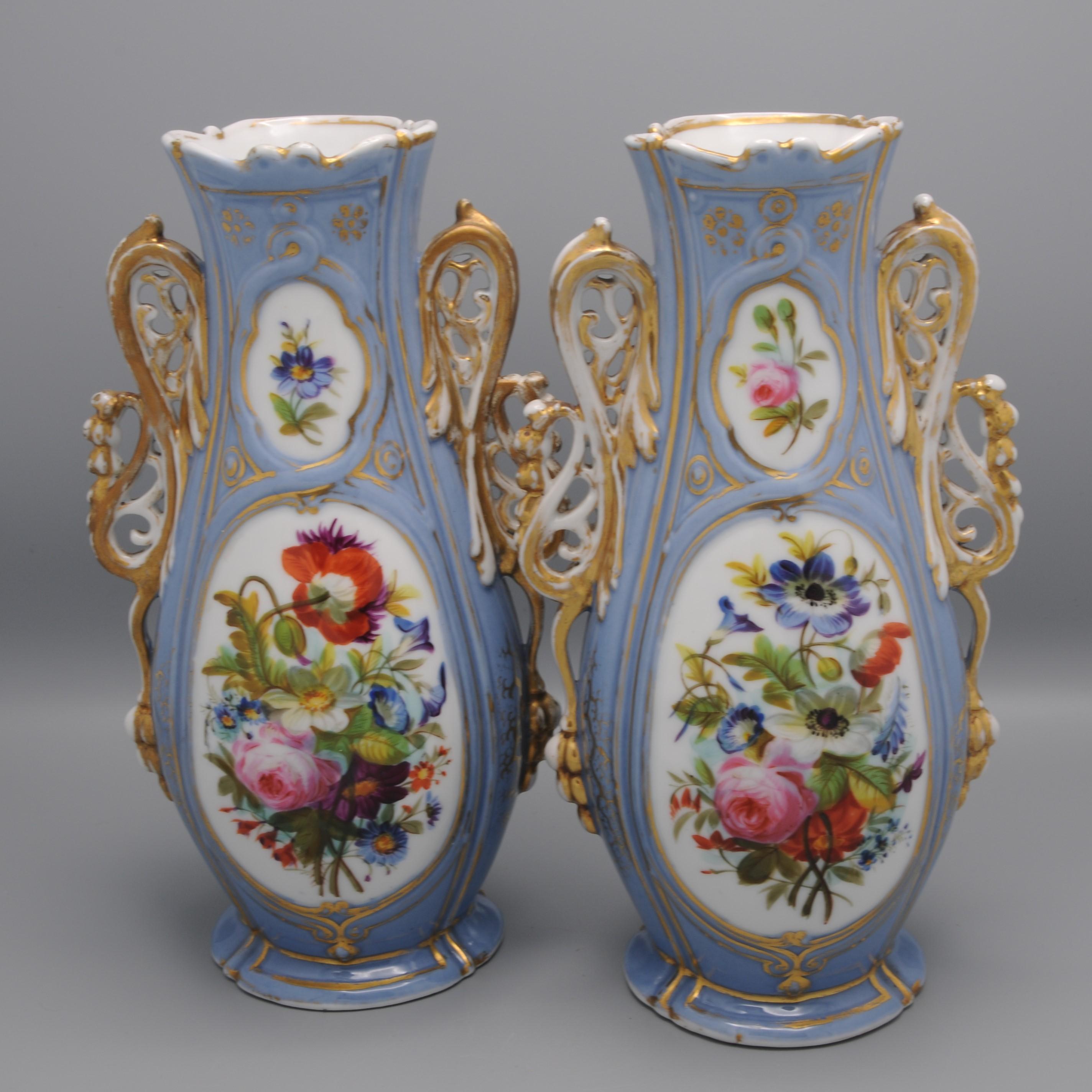 European Vieux Paris / Vieux Bruxelles - Pair of Rococo Revival Vases For Sale