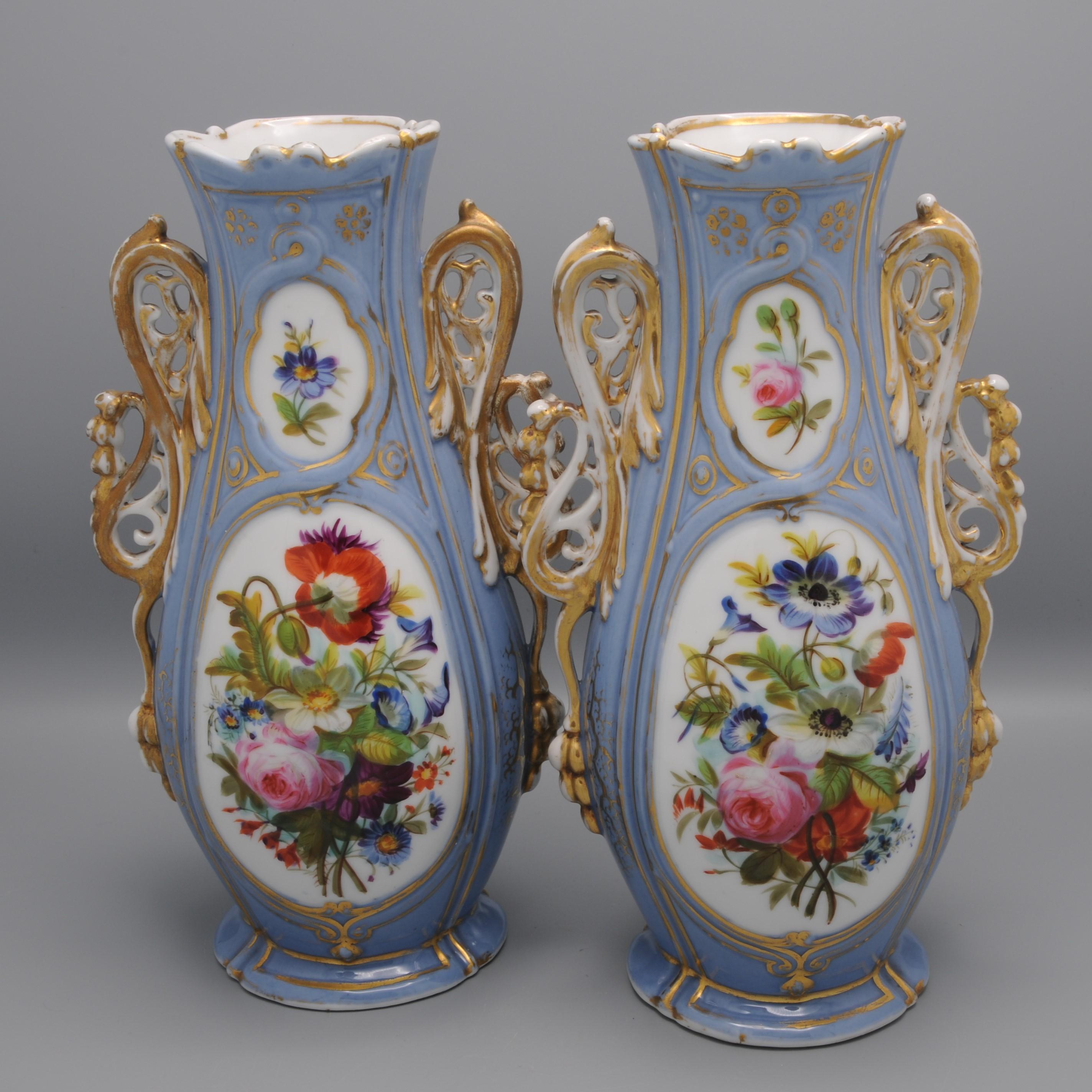 Hand-Painted Vieux Paris / Vieux Bruxelles - Pair of Rococo Revival Vases For Sale