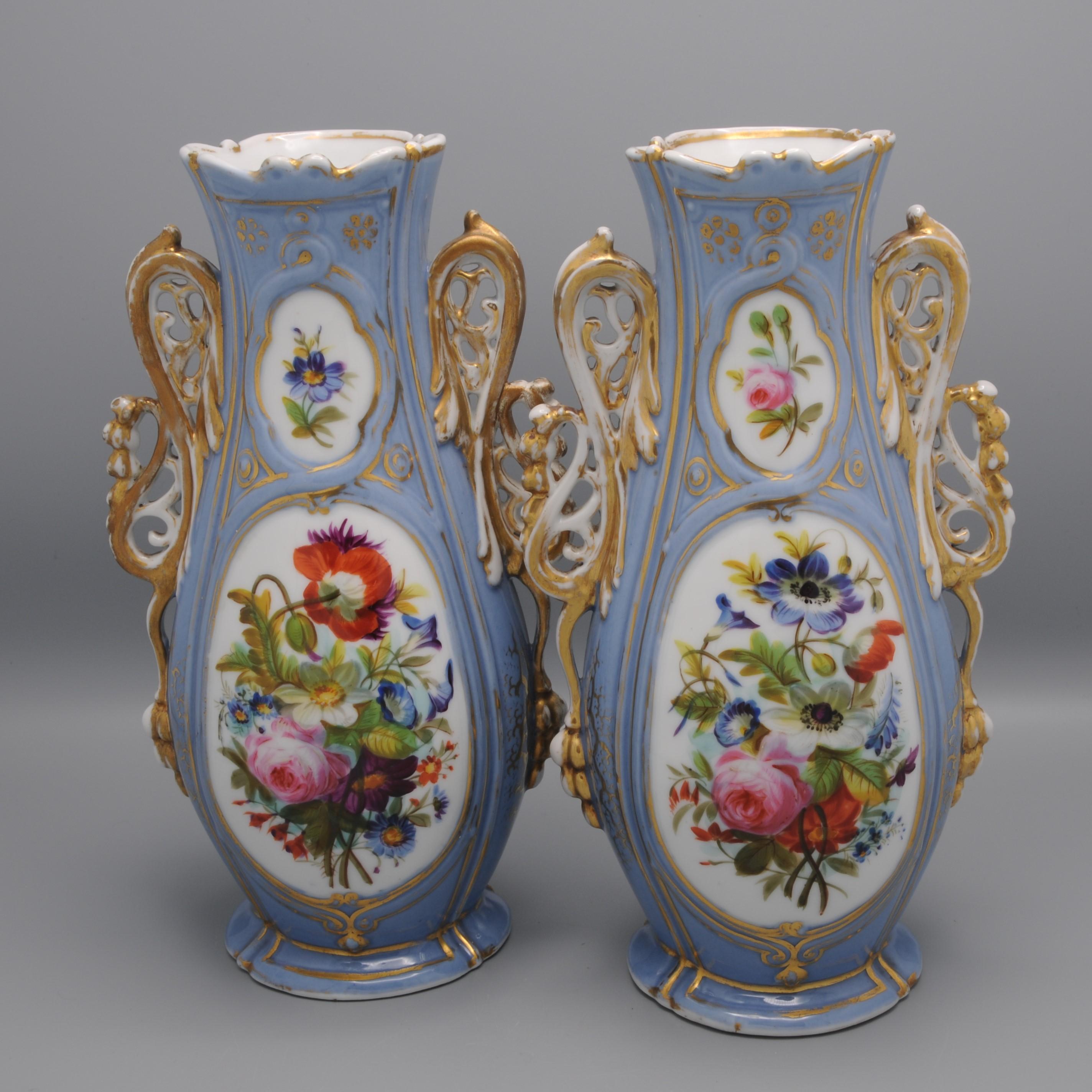 19th Century Vieux Paris / Vieux Bruxelles - Pair of Rococo Revival Vases For Sale