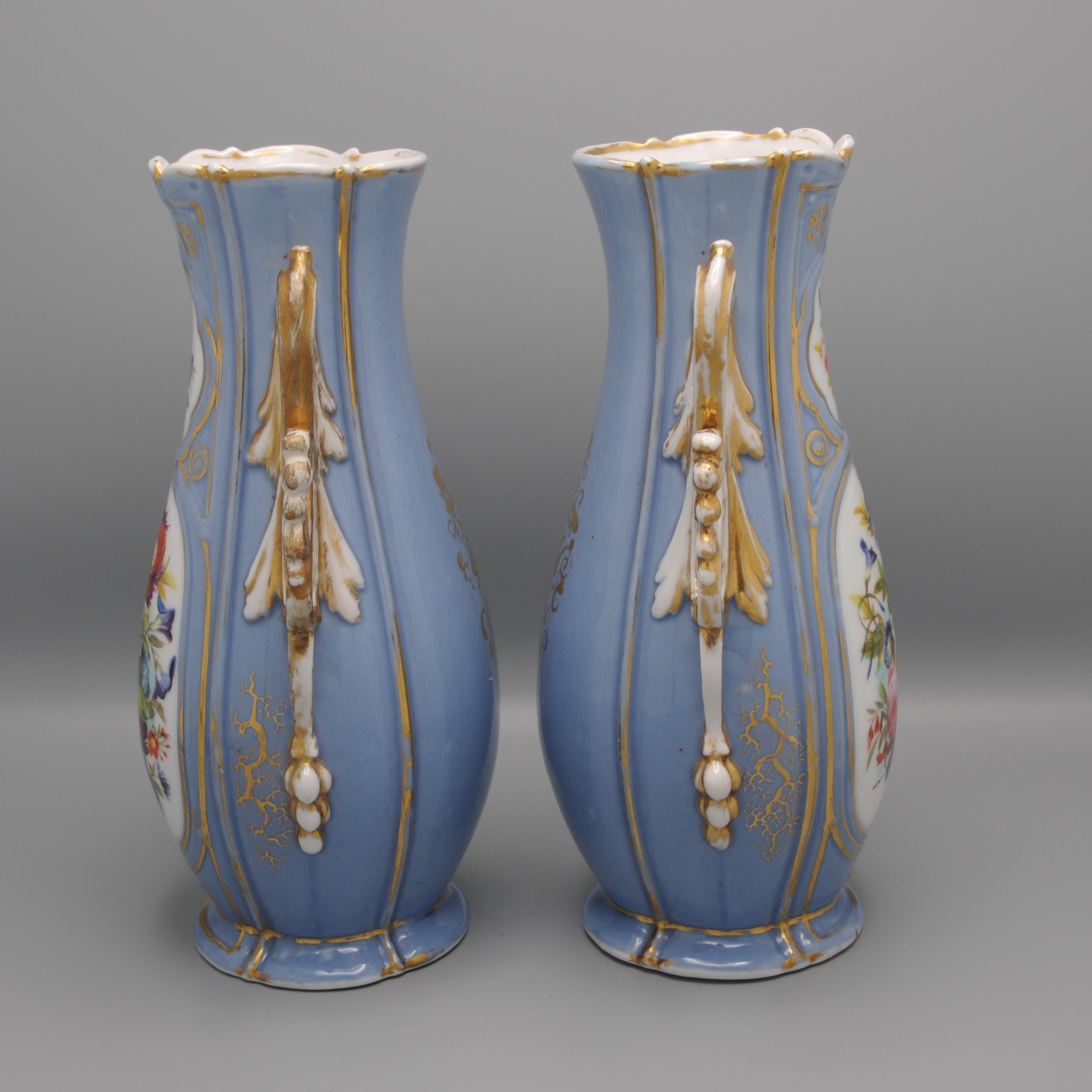 Vieux Paris / Vieux Bruxelles - Pair of Rococo Revival Vases For Sale 1