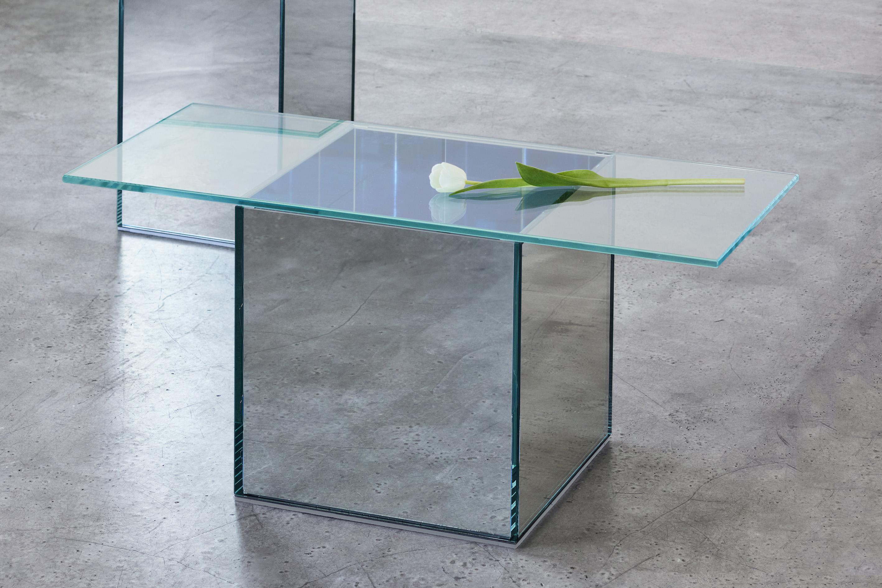 VIEW Glas spiegel akzent couchtisch von Caroline Chao (Moderne) im Angebot