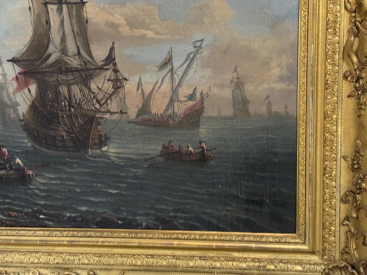 XVIIIe siècle et antérieur Vue d'un port animé Huile sur toile et cadre, XVIIIe siècle en vente