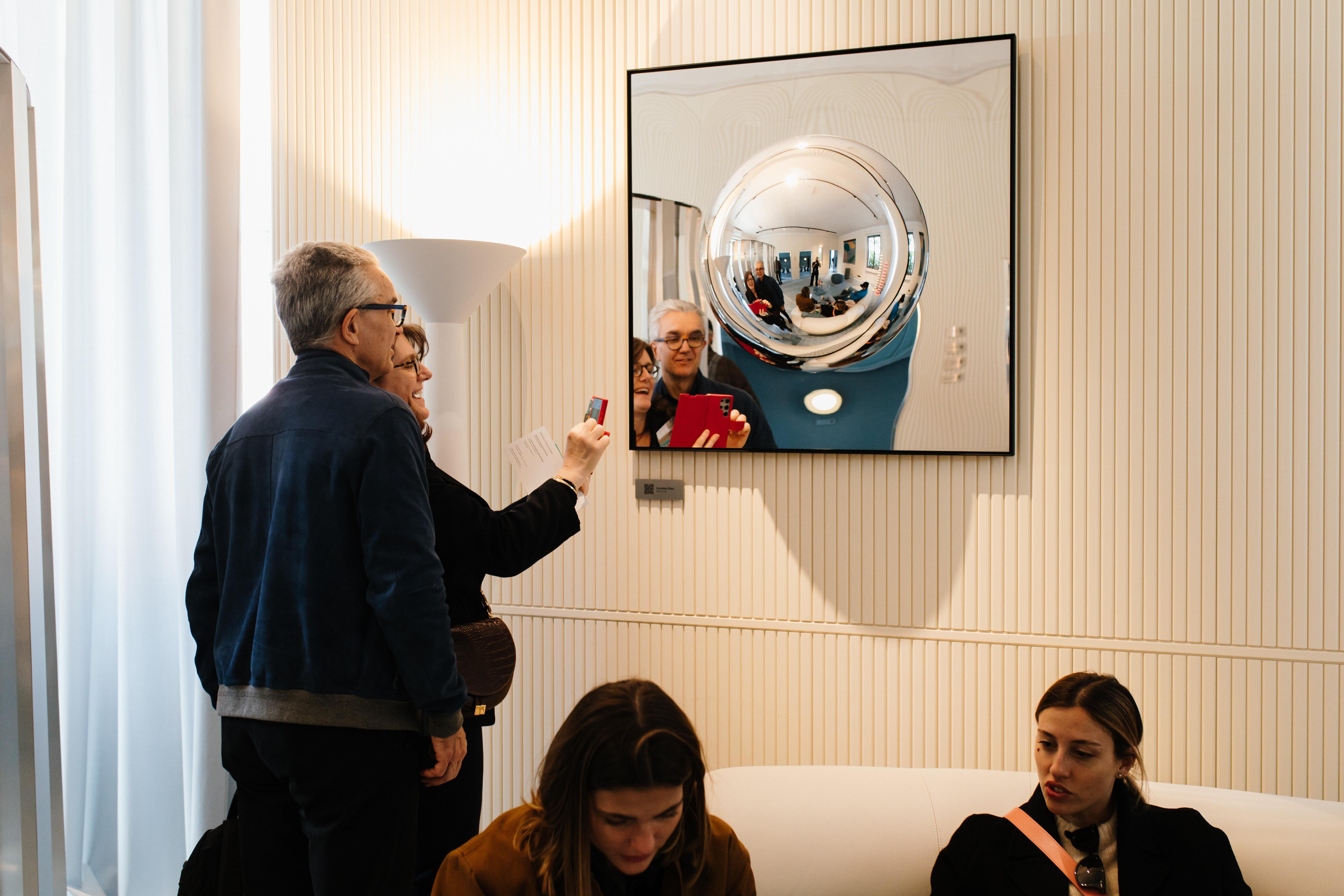 VOIR le miroir mural convexe Orb de Caroline Chao en vente 2