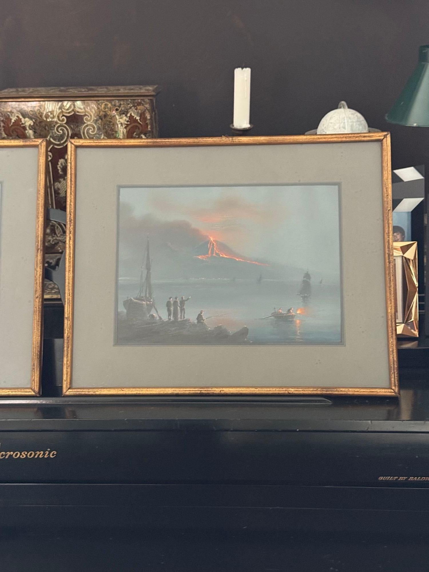 La paire de gouaches avec des vues d'une éruption volcanique de jour et de nuit