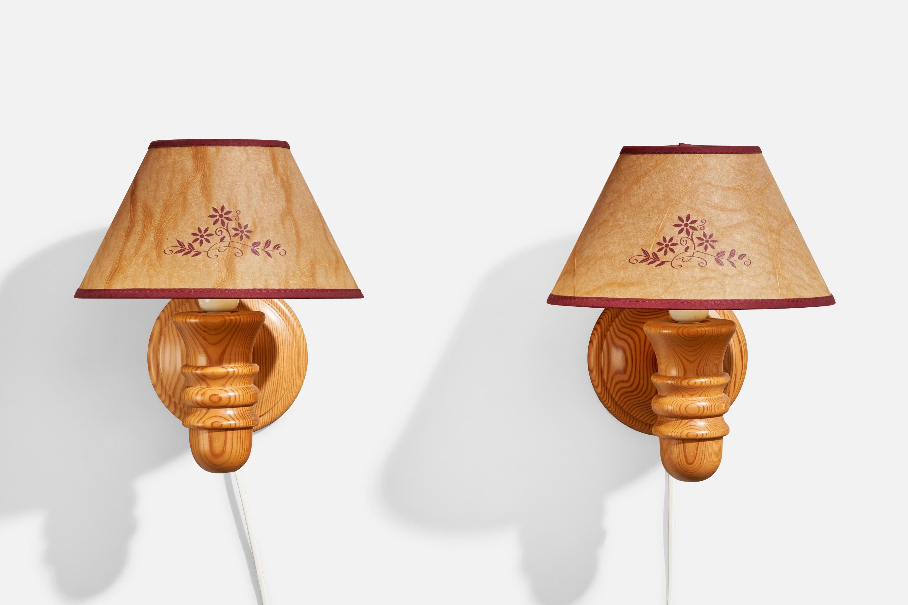 Vigan, Wall Lights, Kiefer, Pergament, Schweden, 1970er (Schwedisch) im Angebot