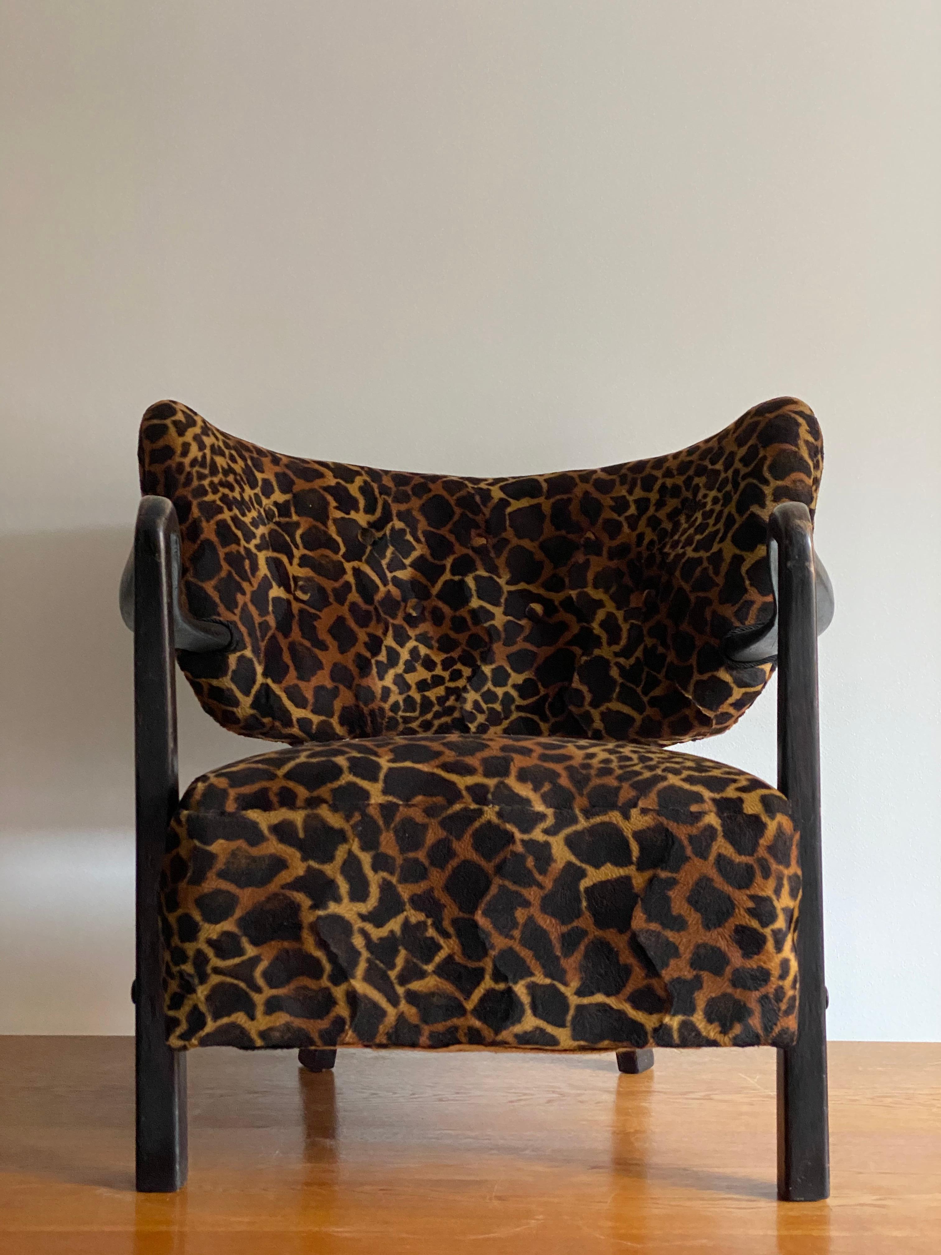 Viggo Boesen ‘Attributed’ Lounge Chair, Dark Stained Beech, Fabric, 1940s In Good Condition In High Point, NC