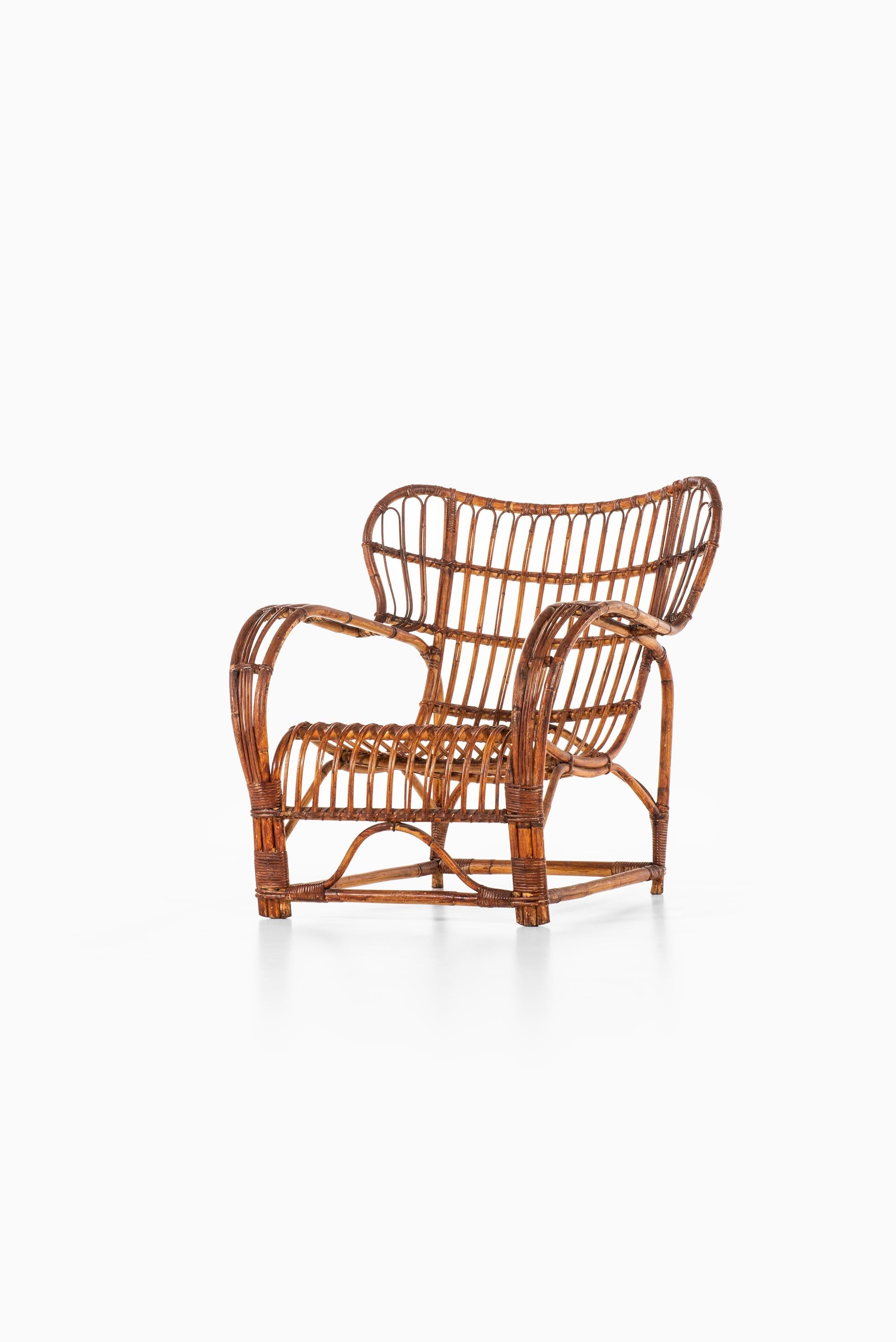 Scandinavian Modern Viggo Boesen Easy Chair Produced by E.V.A. Nissen & Co in Denmark