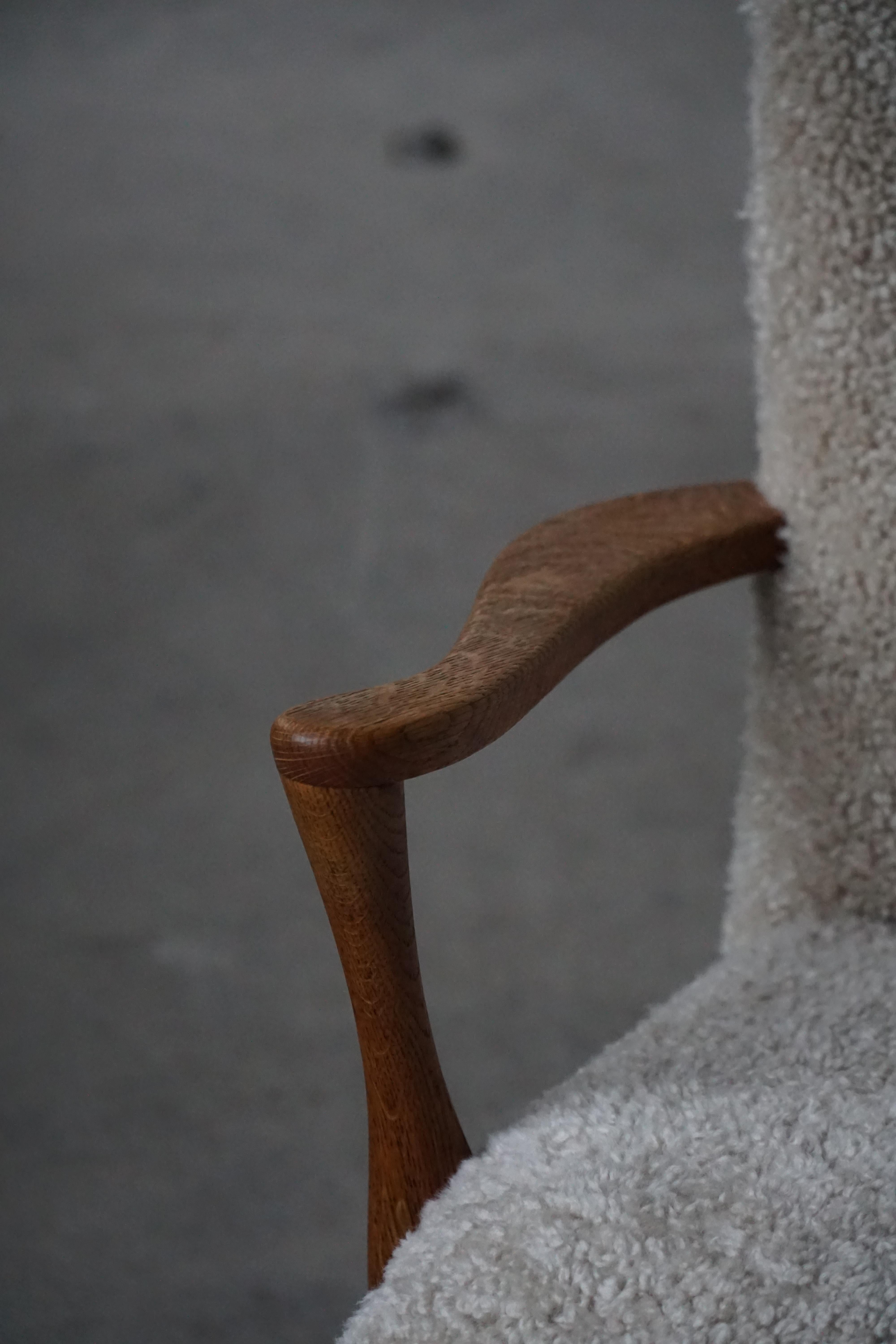 Viggo Boesen, Hochlehnstuhl aus Eiche und Lammfell, Dänische Moderne, 1950er Jahre im Angebot 8