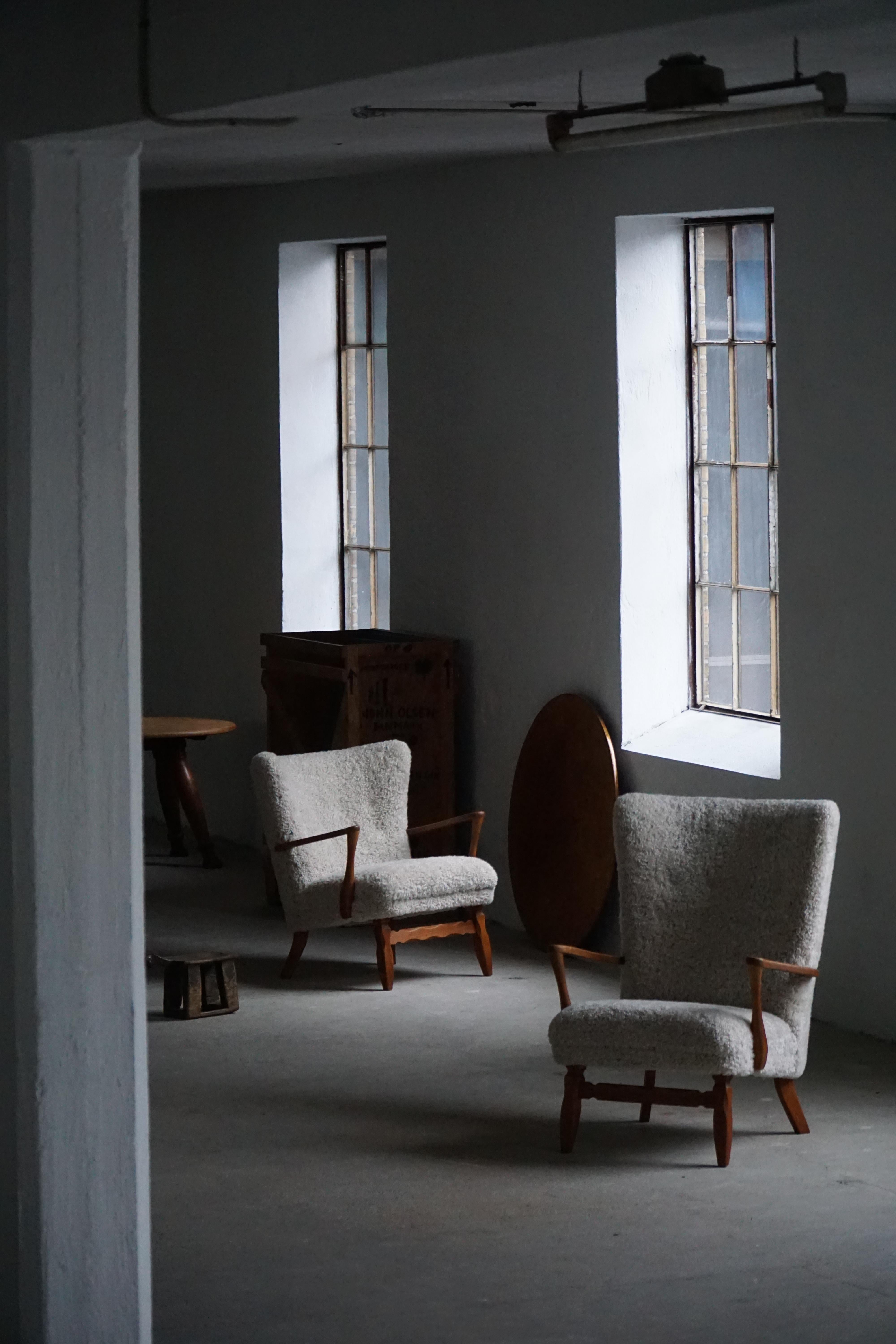 Viggo Boesen, Hochlehnstuhl aus Eiche und Lammfell, Dänische Moderne, 1950er Jahre (20. Jahrhundert) im Angebot