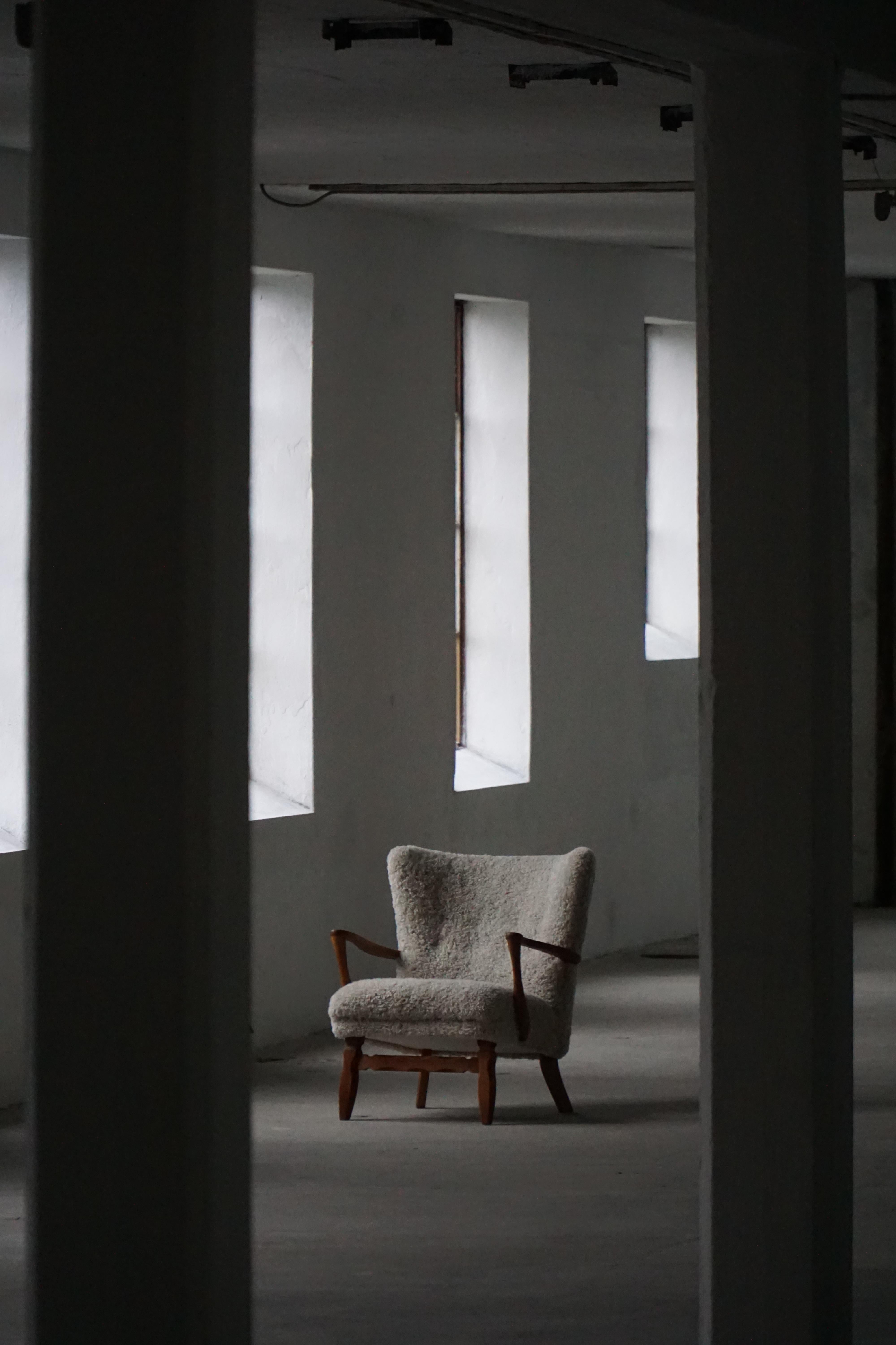 Viggo Boesen, Silla de salón en madera de roble y lana de cordero Shearling, estilo moderno danés, años 50 en venta 7