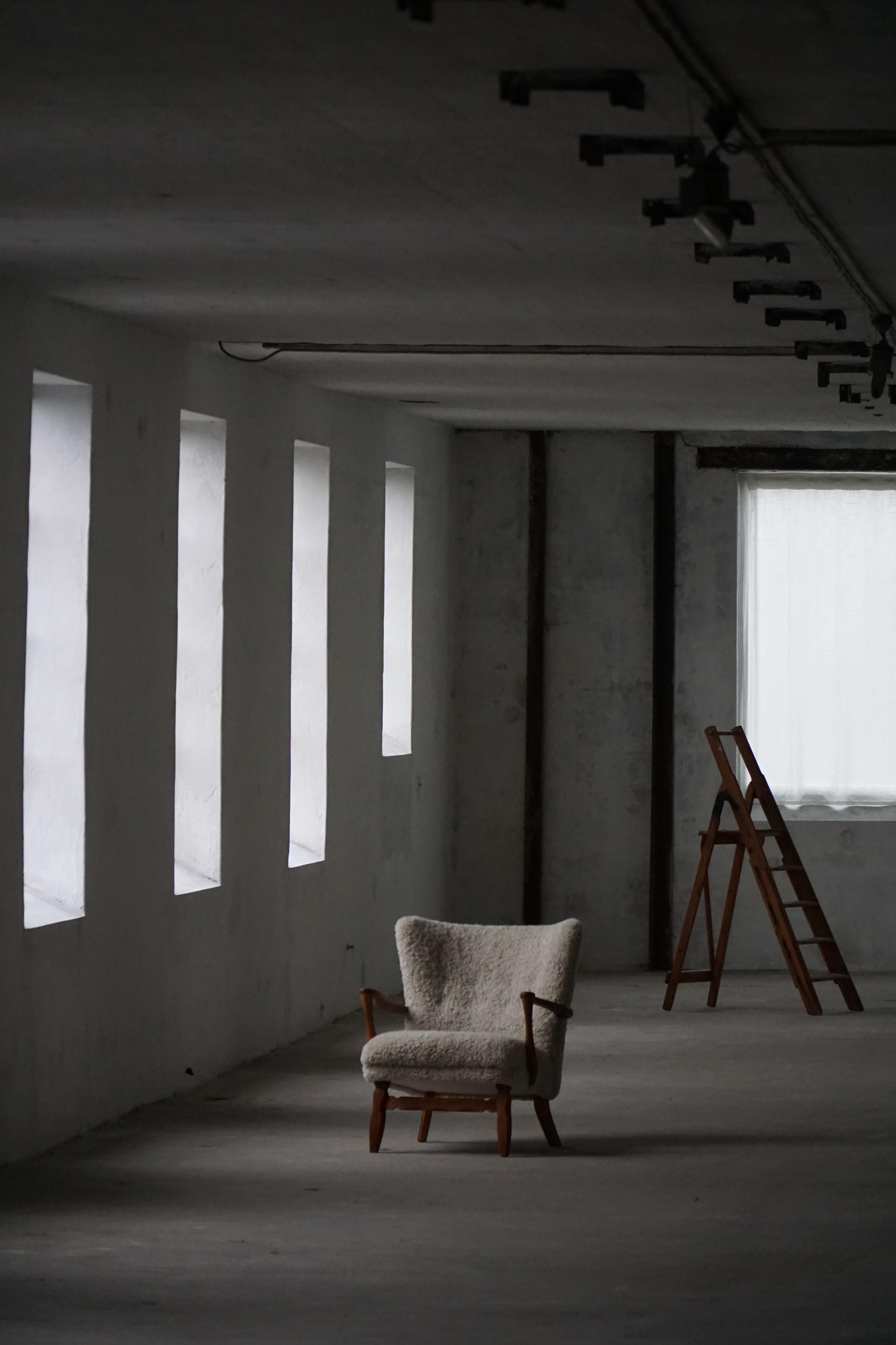 Viggo Boesen, Silla de salón en madera de roble y lana de cordero Shearling, estilo moderno danés, años 50 en venta 10