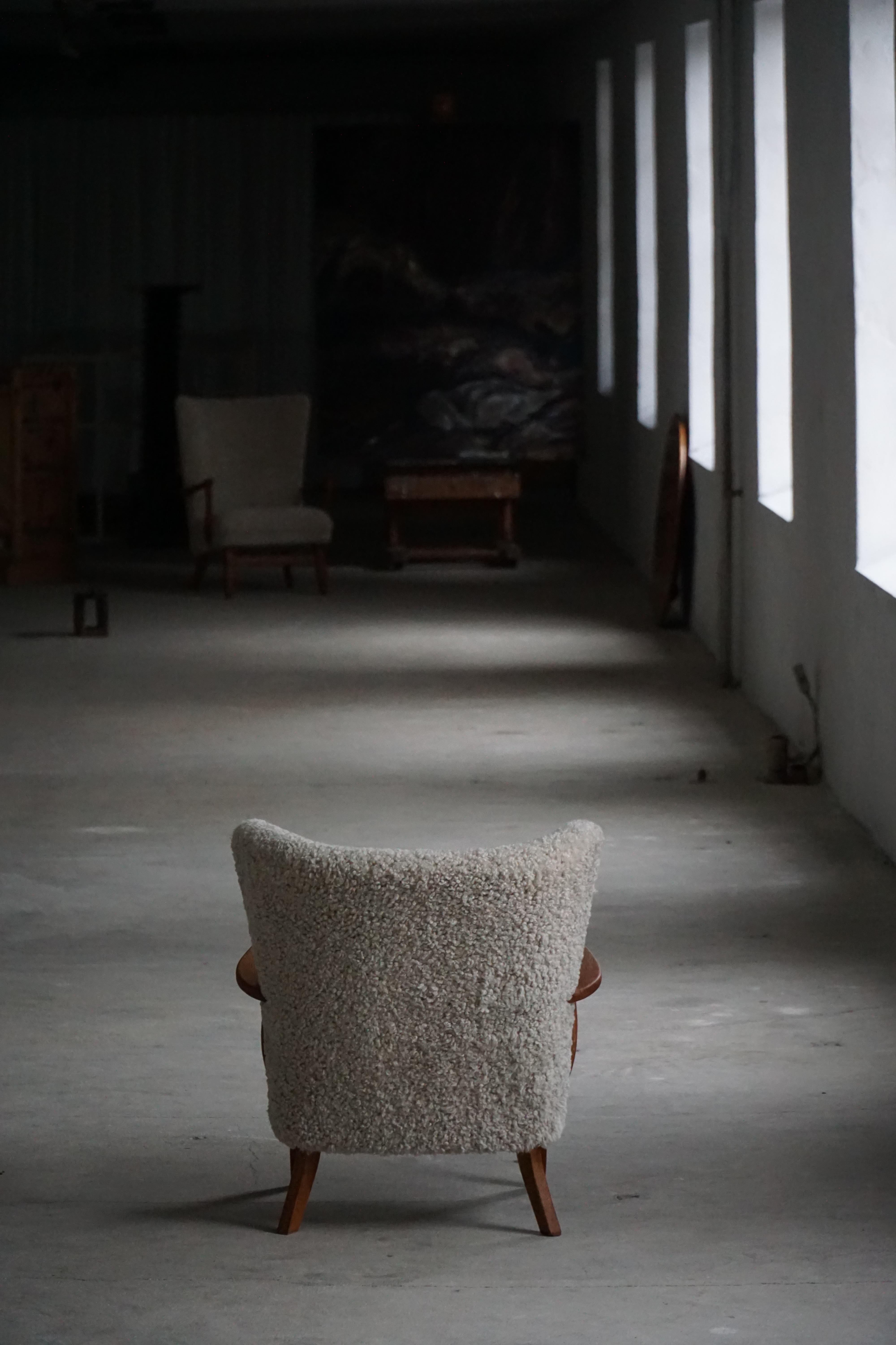 Viggo Boesen, Silla de salón en madera de roble y lana de cordero Shearling, estilo moderno danés, años 50 en venta 12