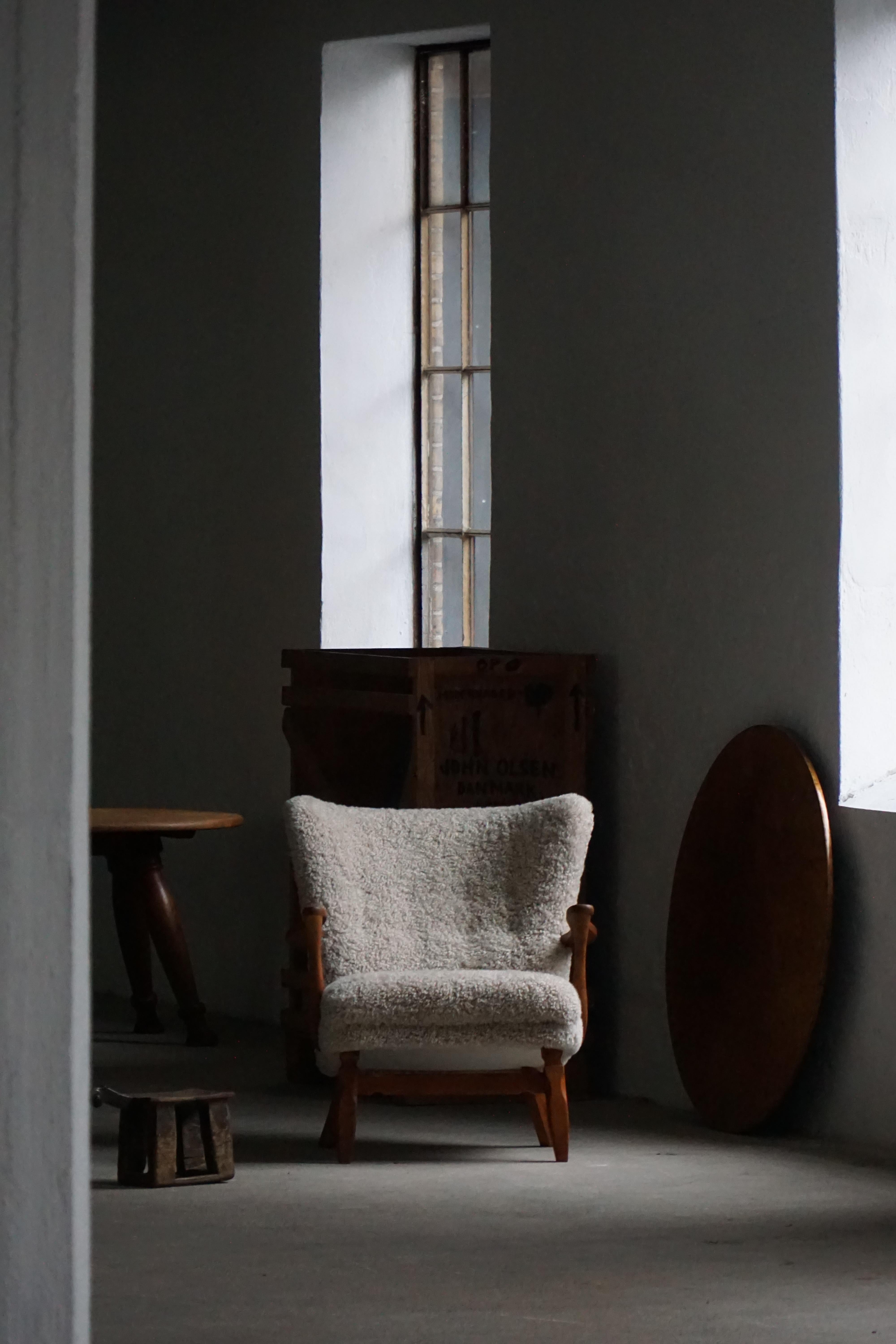 Viggo Boesen, Silla de salón en madera de roble y lana de cordero Shearling, estilo moderno danés, años 50 siglo XX en venta